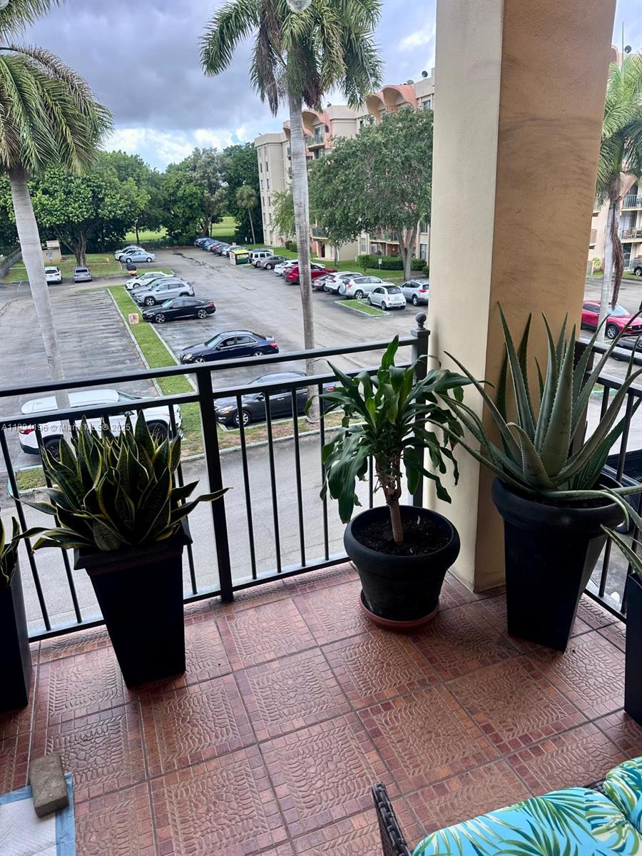 KEYSTONE COURTS CONDO - Residential