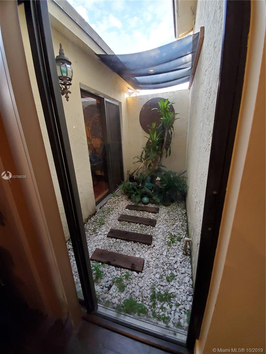 PEMBROKE LAKES SOUTH - Residential