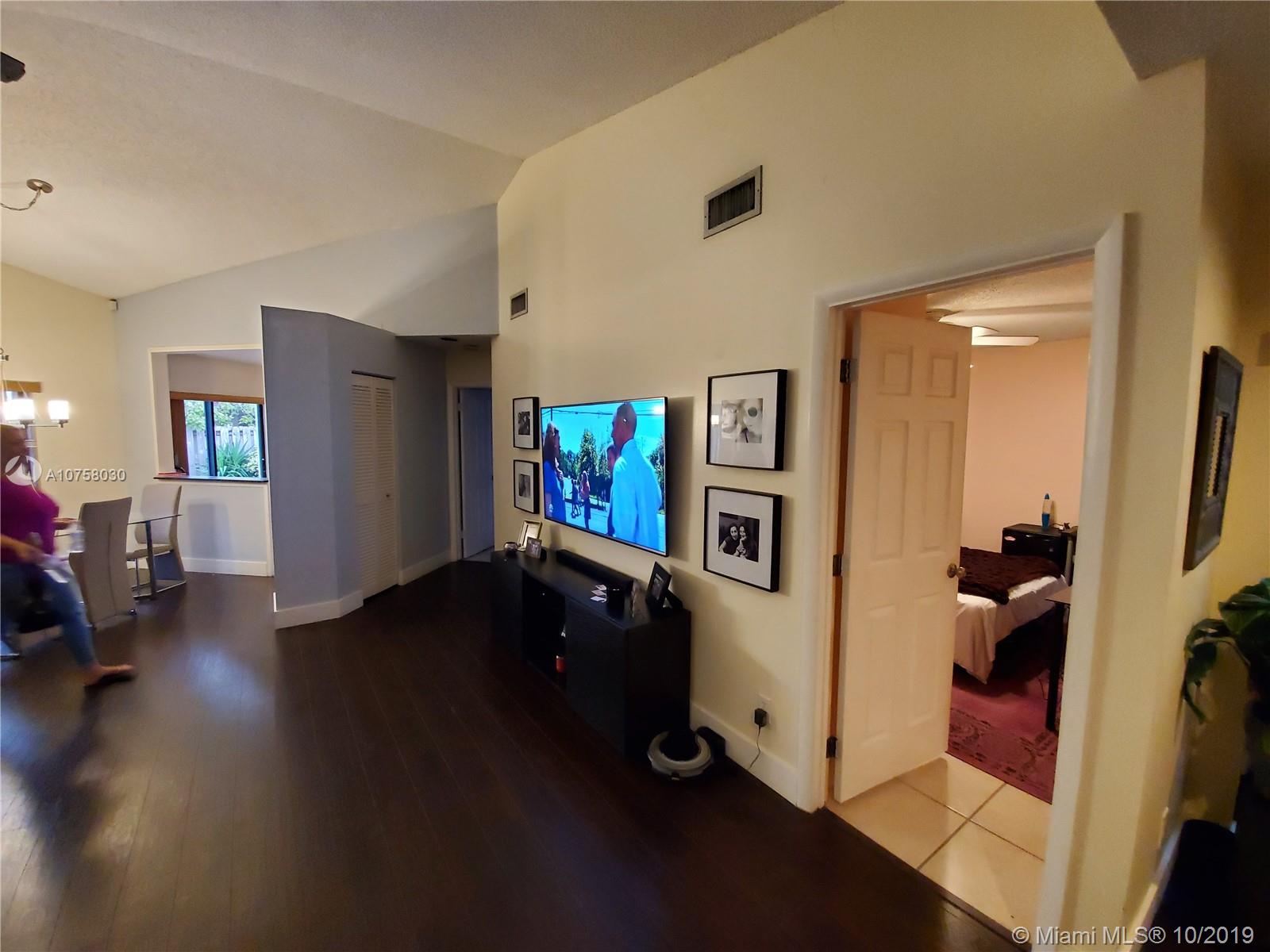 PEMBROKE LAKES SOUTH - Residential