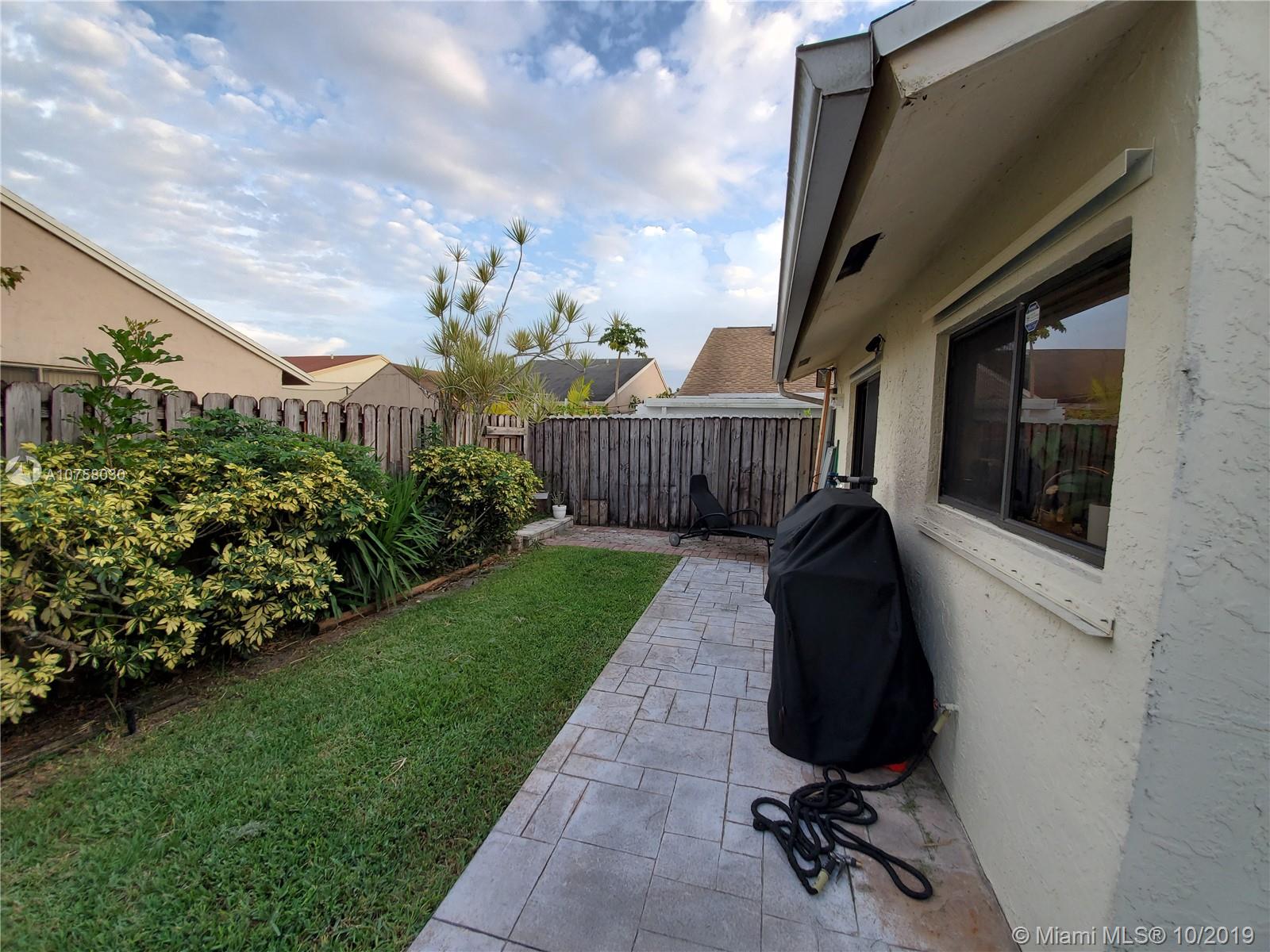 PEMBROKE LAKES SOUTH - Residential