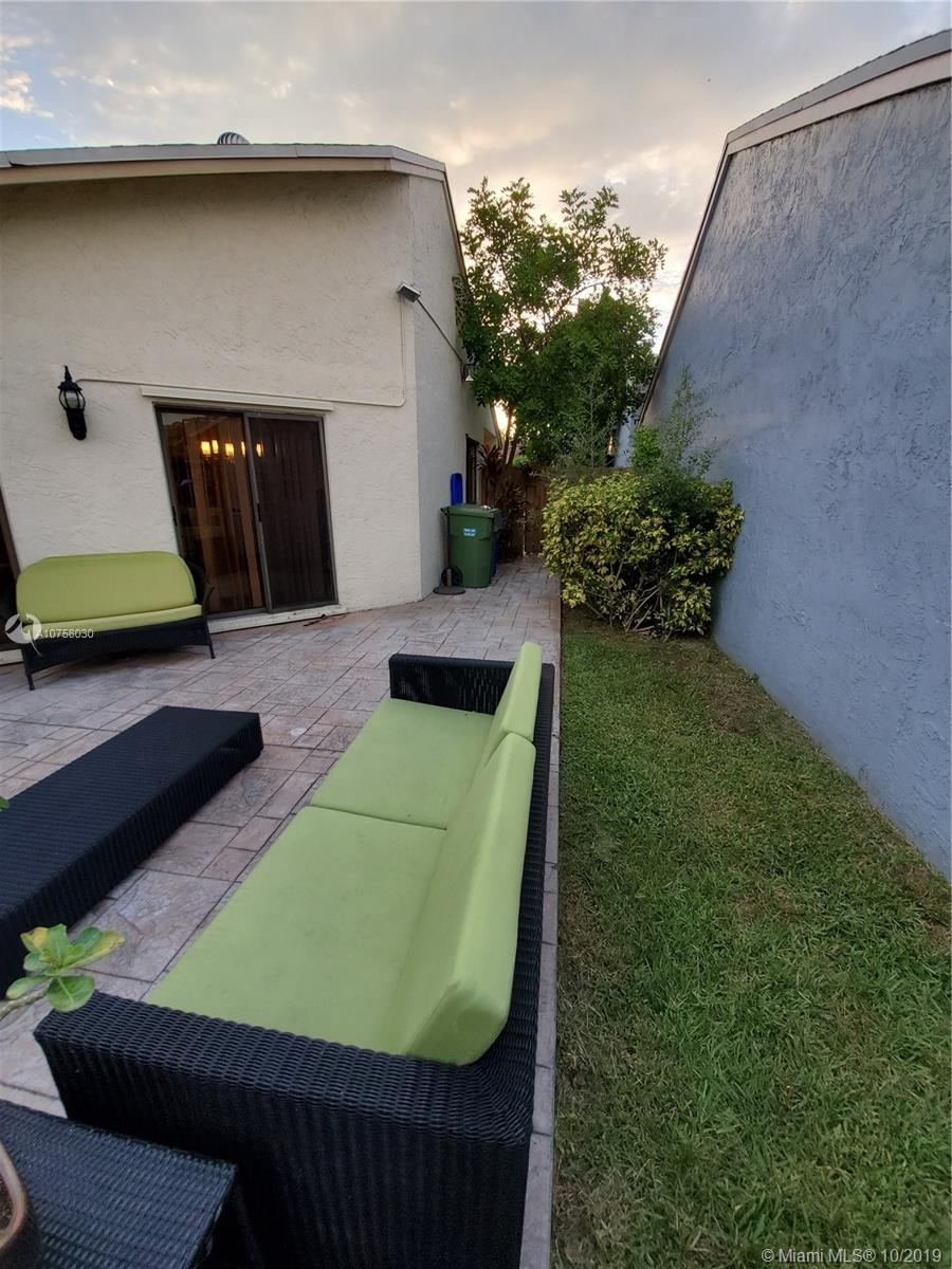 PEMBROKE LAKES SOUTH - Residential