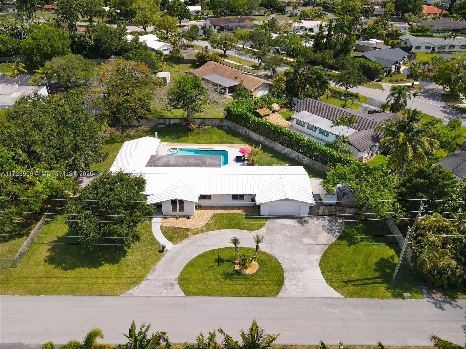 Palmetto Bay, Florida 33157, United States, 4 Bedrooms Bedrooms, ,3 BathroomsBathrooms,Residential,Pending,16131