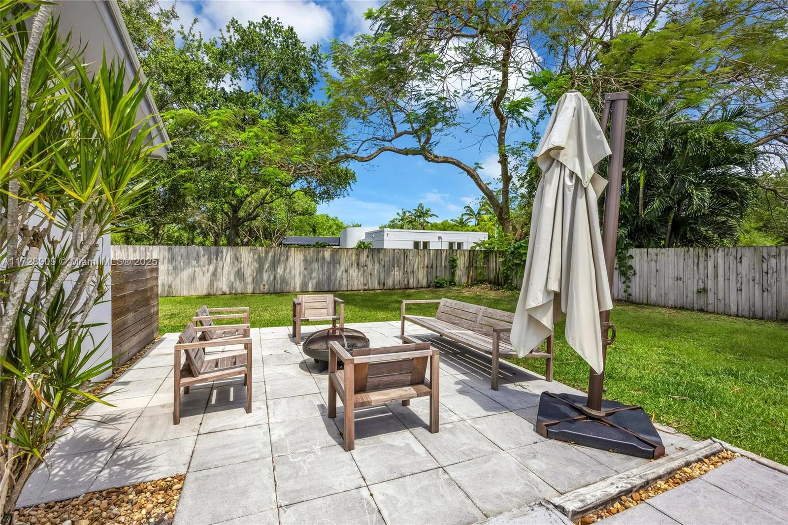 Palmetto Bay, Florida 33157, United States, 4 Bedrooms Bedrooms, ,3 BathroomsBathrooms,Residential,Pending,16131