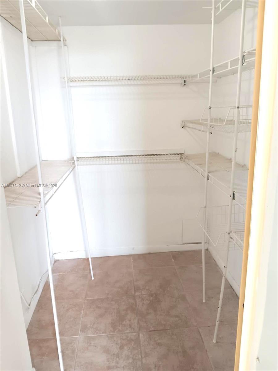 DIXIANA CONDO - Residential