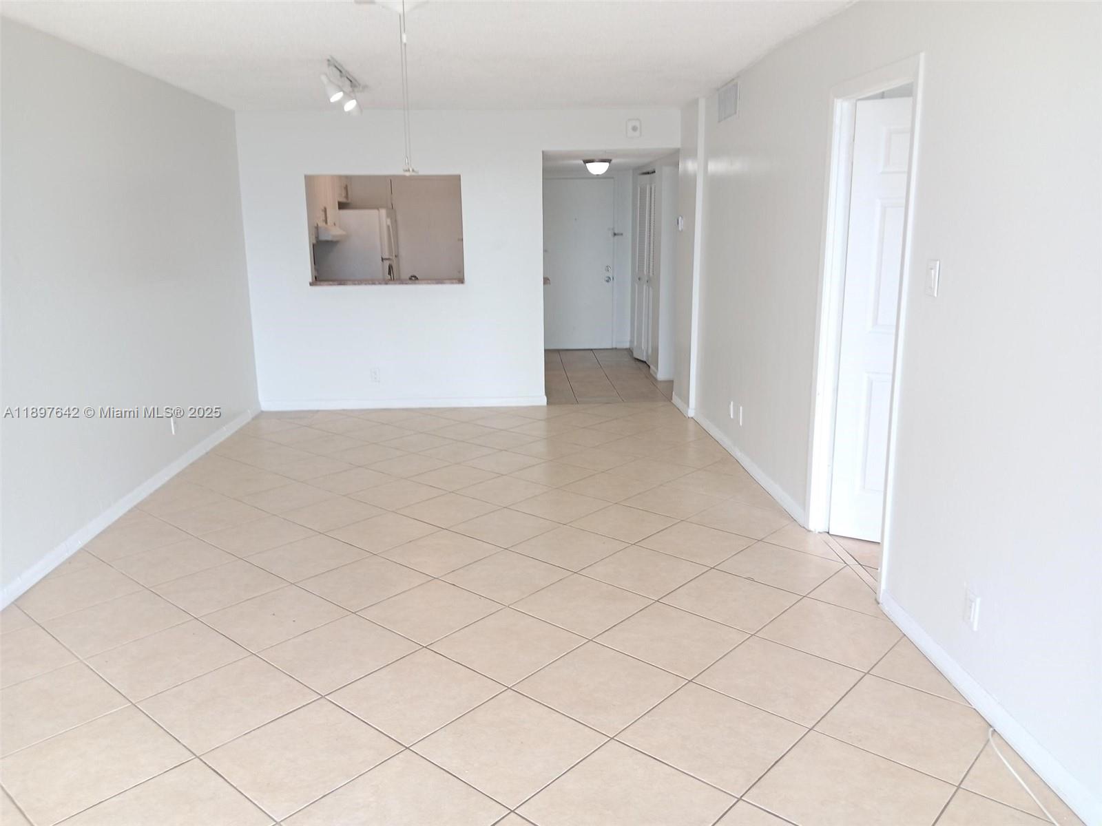 DIXIANA CONDO - Residential