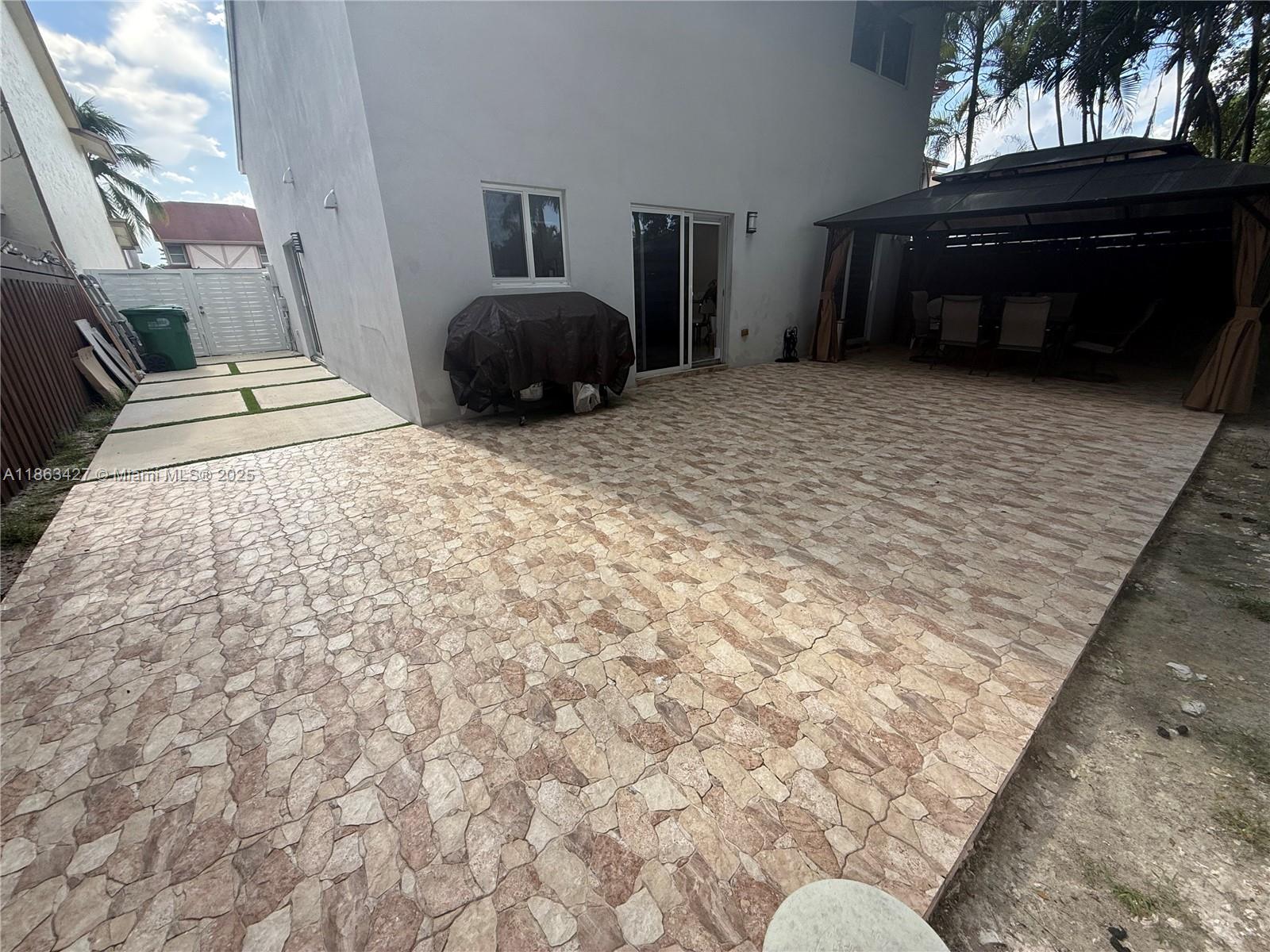 JUNIPER AT THE HAMMOCKS - Residential