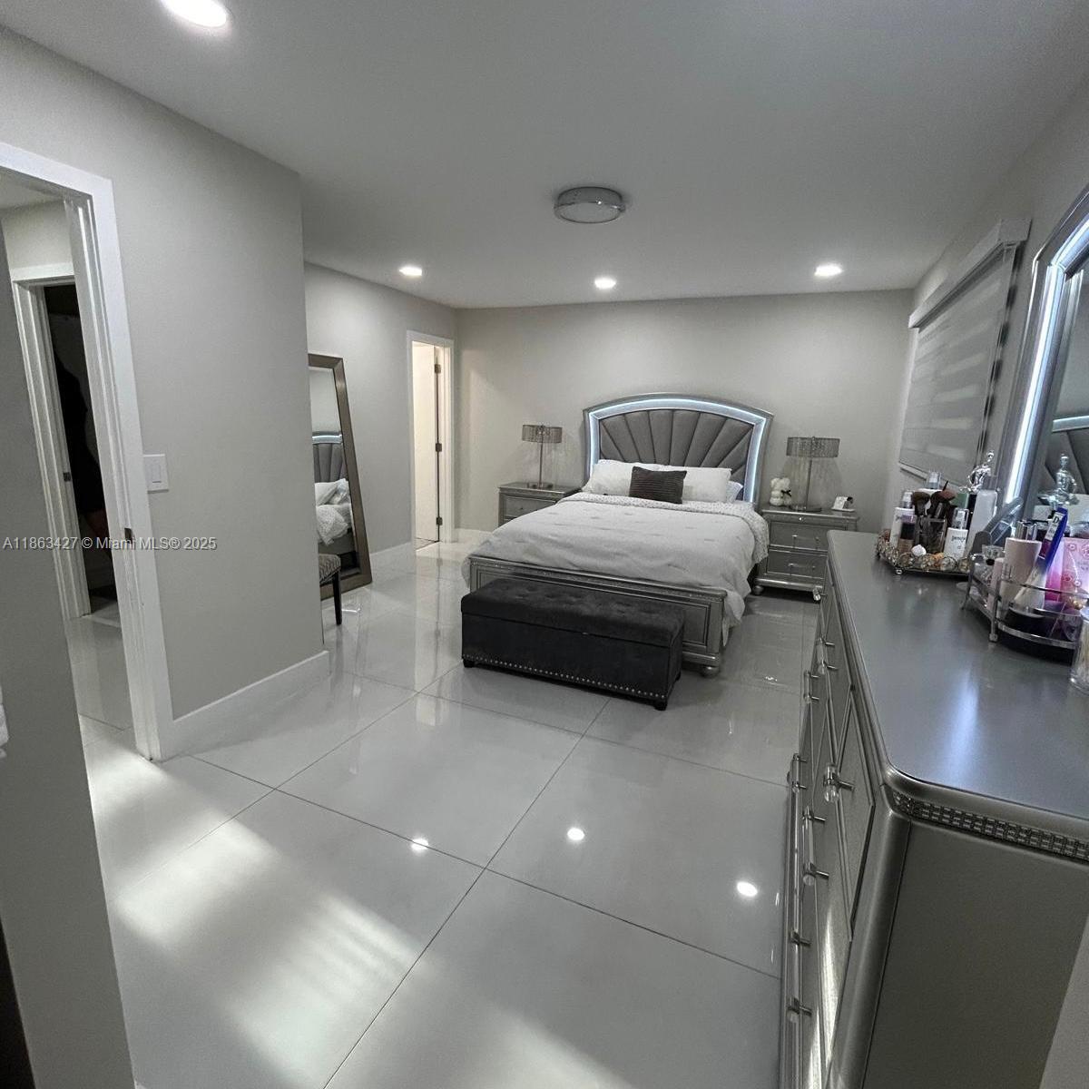 JUNIPER AT THE HAMMOCKS - Residential