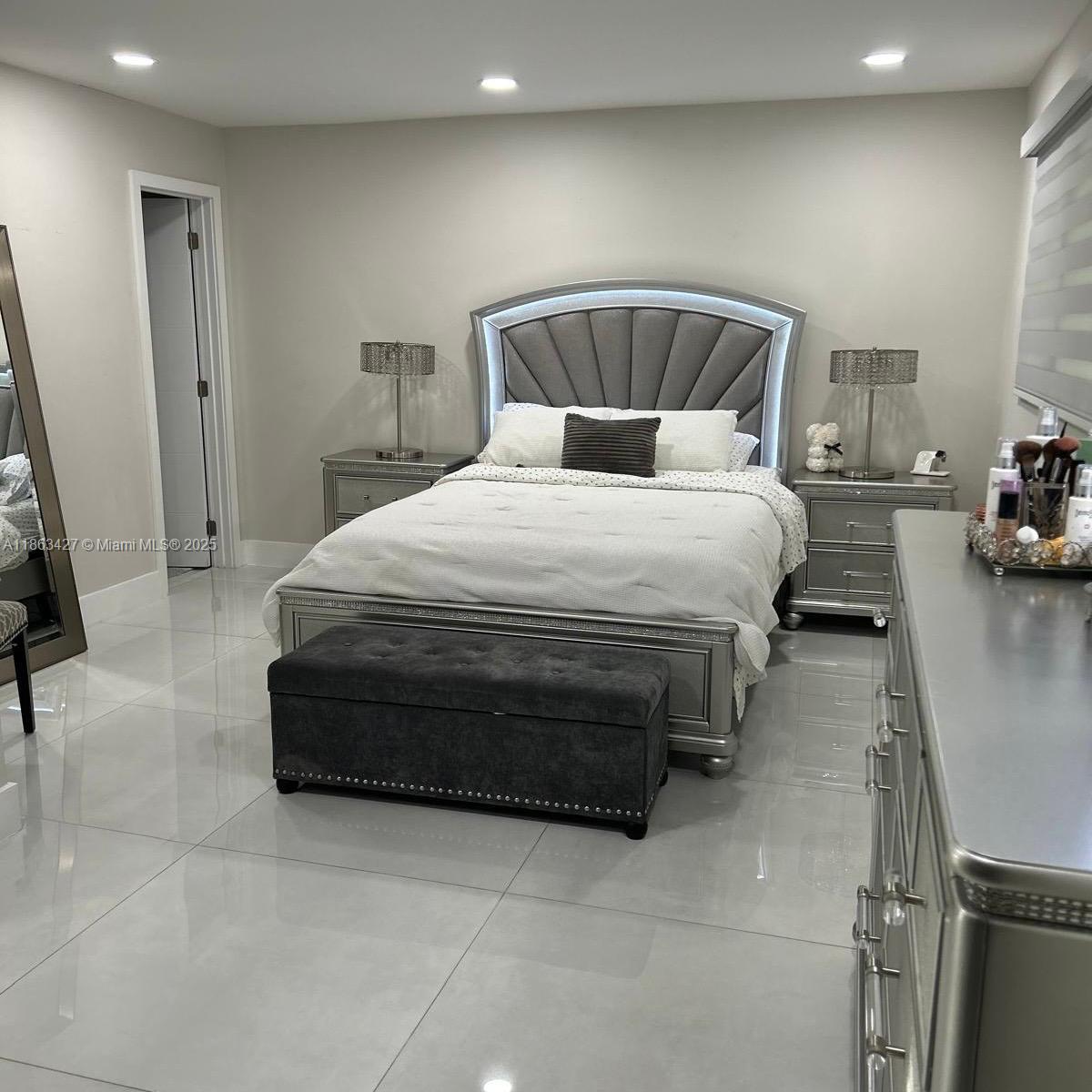 JUNIPER AT THE HAMMOCKS - Residential