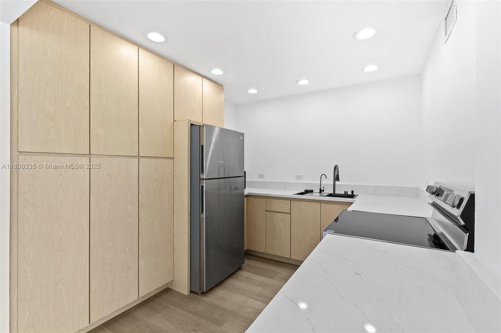 STANTON HOUSE CONDO - Residential