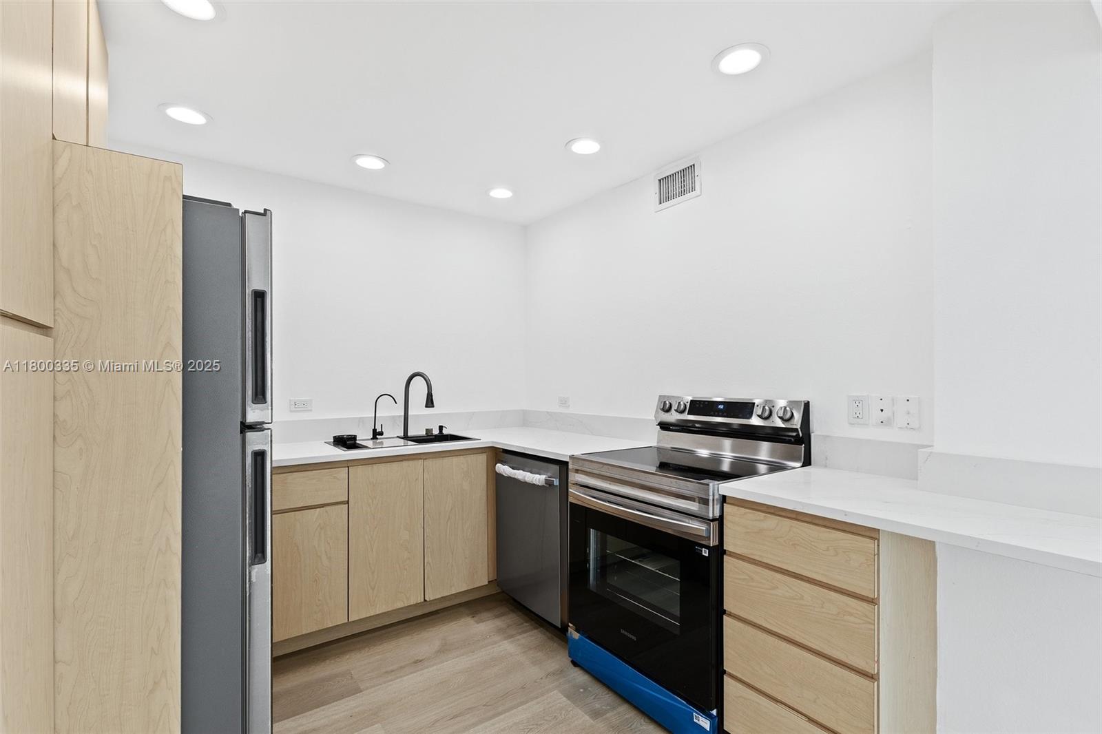 STANTON HOUSE CONDO - Residential