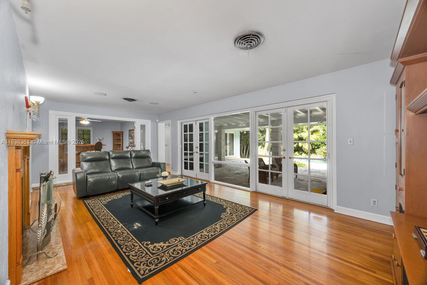 6065 SW 133rd St, Pinecrest, FL, 33156/$2,649,000 3 6065 SW 133rd St