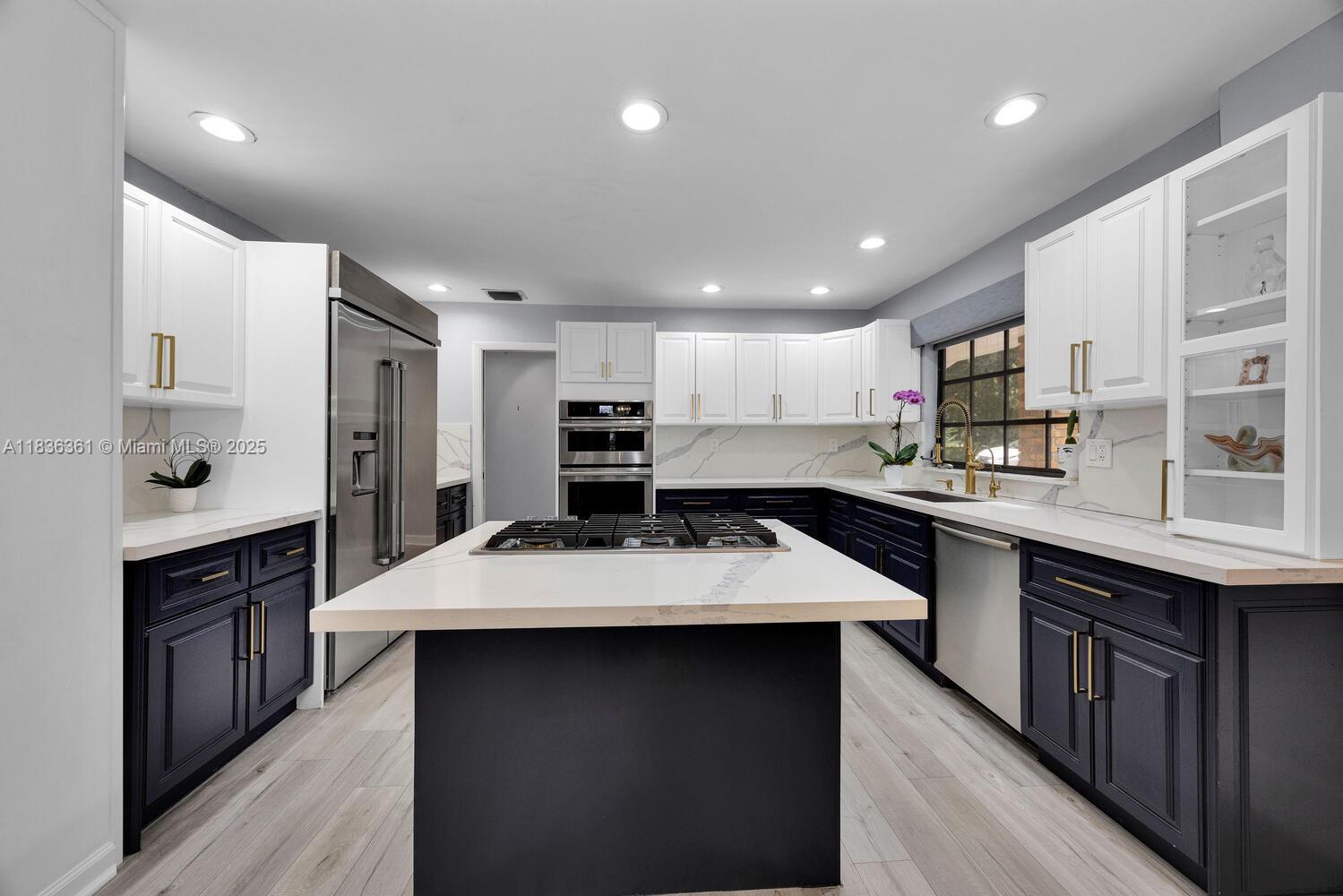 6065 SW 133rd St, Pinecrest, FL, 33156/$2,649,000 2 6065 SW 133rd St