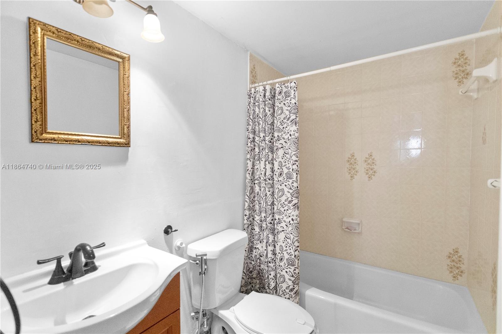 CASA BLANCA CONDO - Residential