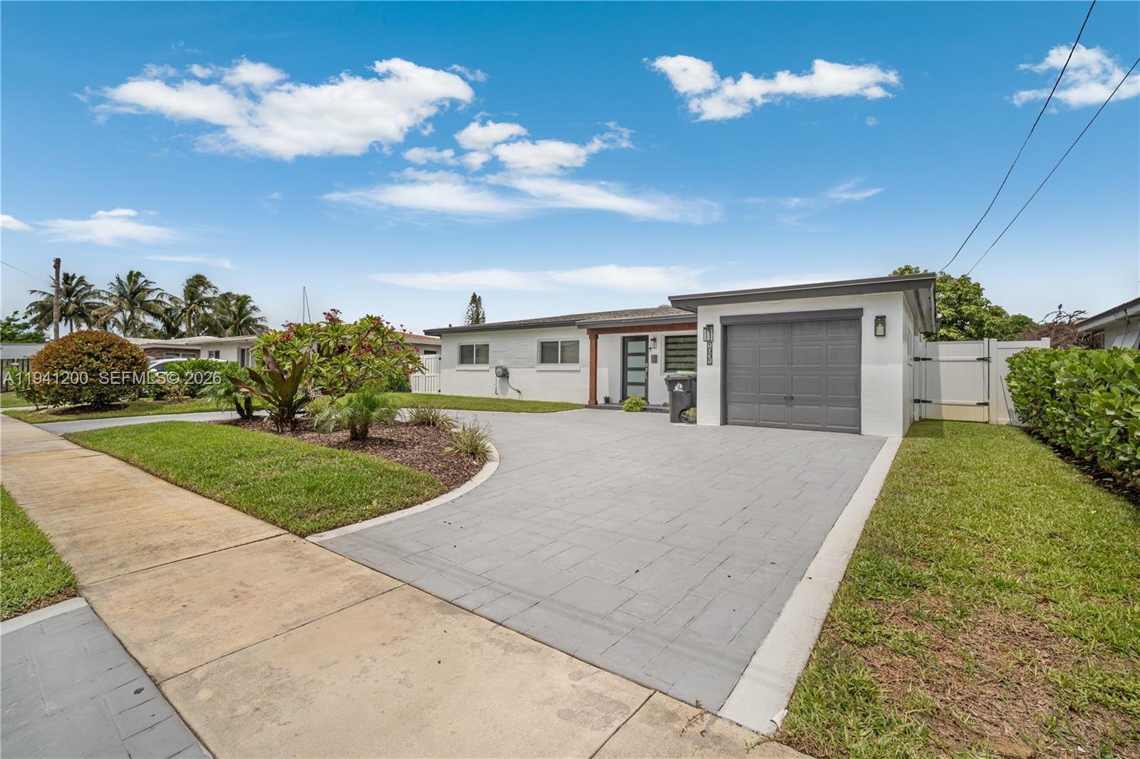 FLAMINGO PARK SEC - Residential Lease