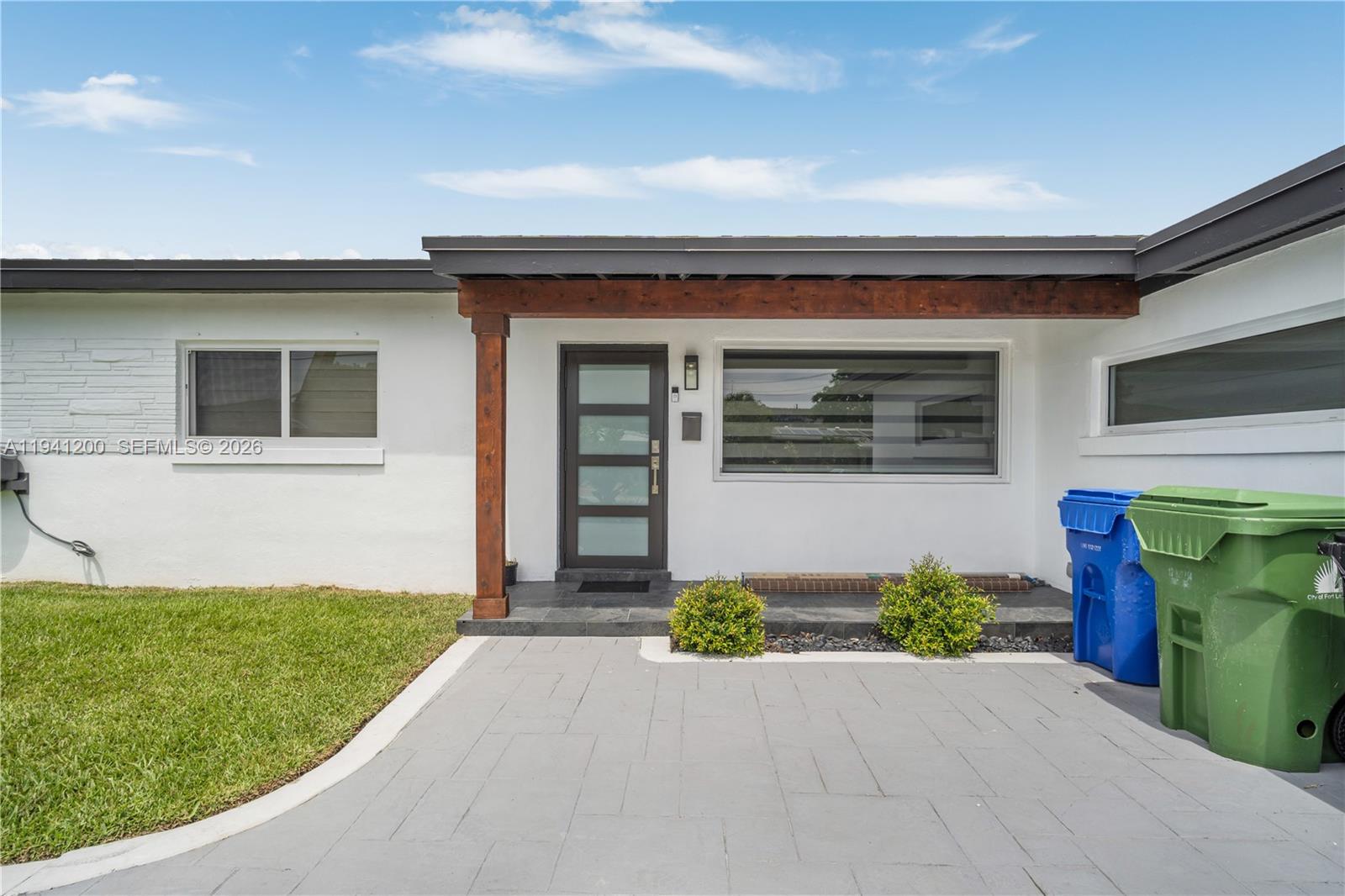 FLAMINGO PARK SEC - Residential Lease