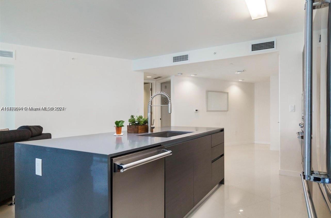BAY HARBOUR ISLAND - Residential