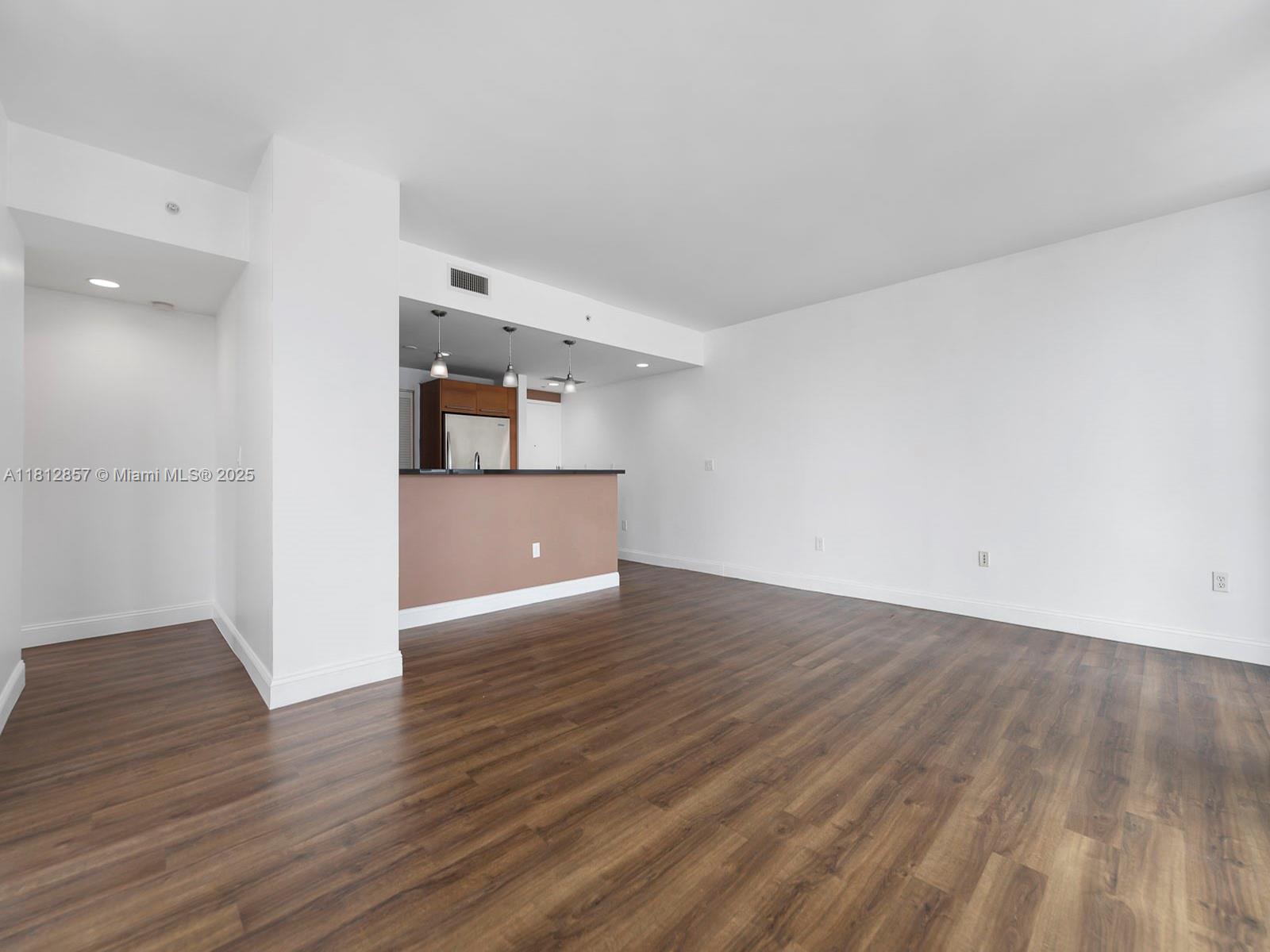 VIZCAYNE SOUTH CONDO - Residential