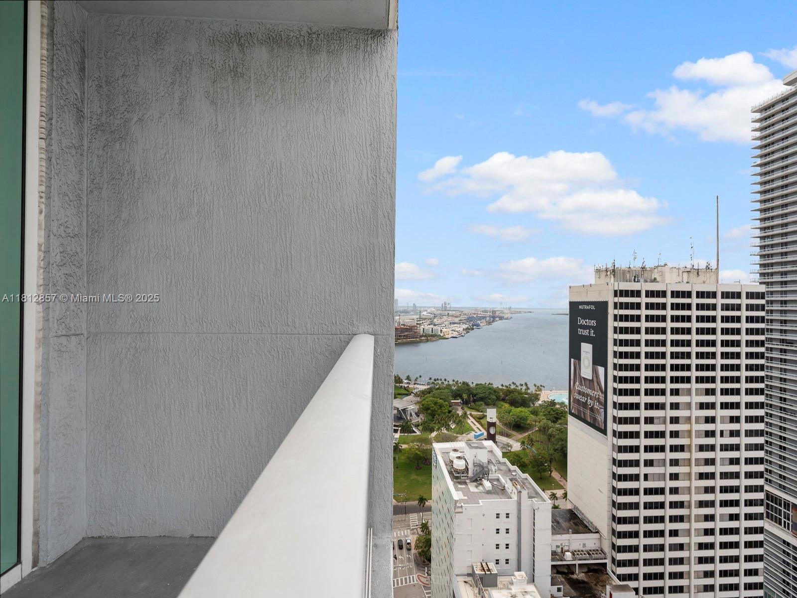 VIZCAYNE SOUTH CONDO - Residential