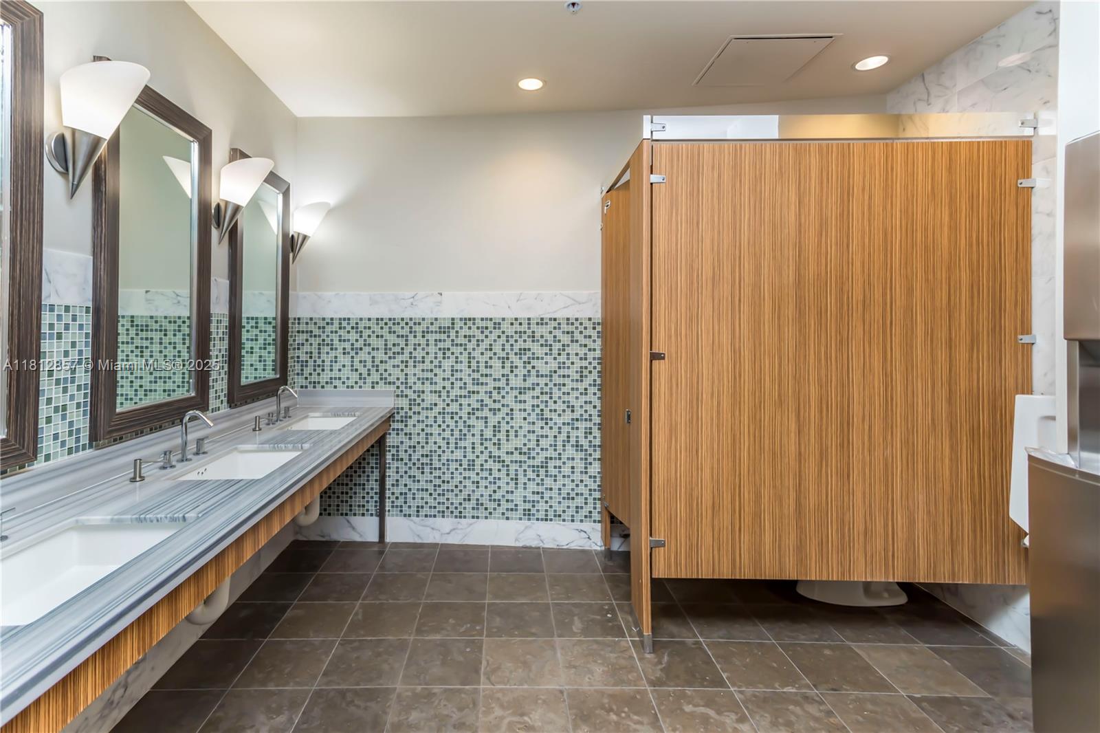 VIZCAYNE SOUTH CONDO - Residential