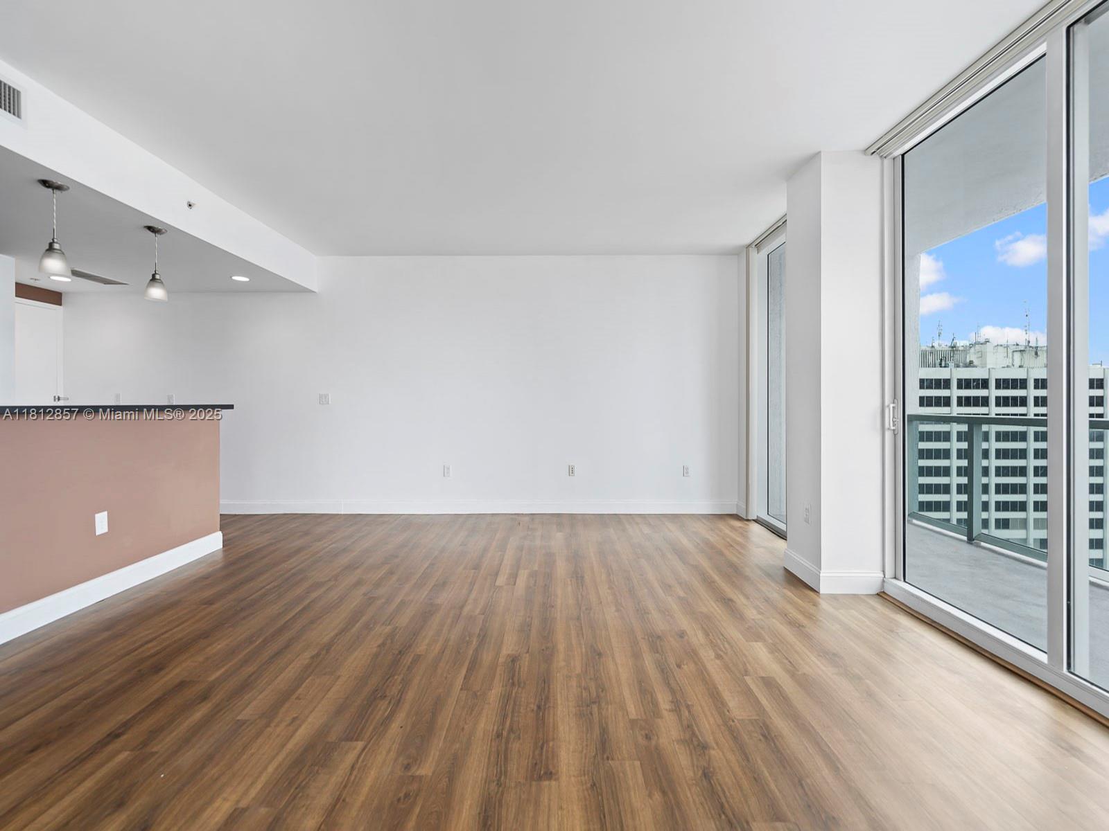 VIZCAYNE SOUTH CONDO - Residential