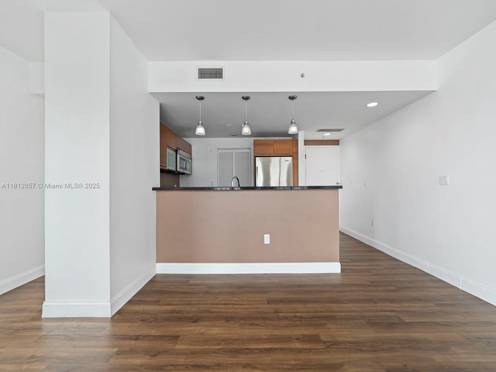 VIZCAYNE SOUTH CONDO - Residential