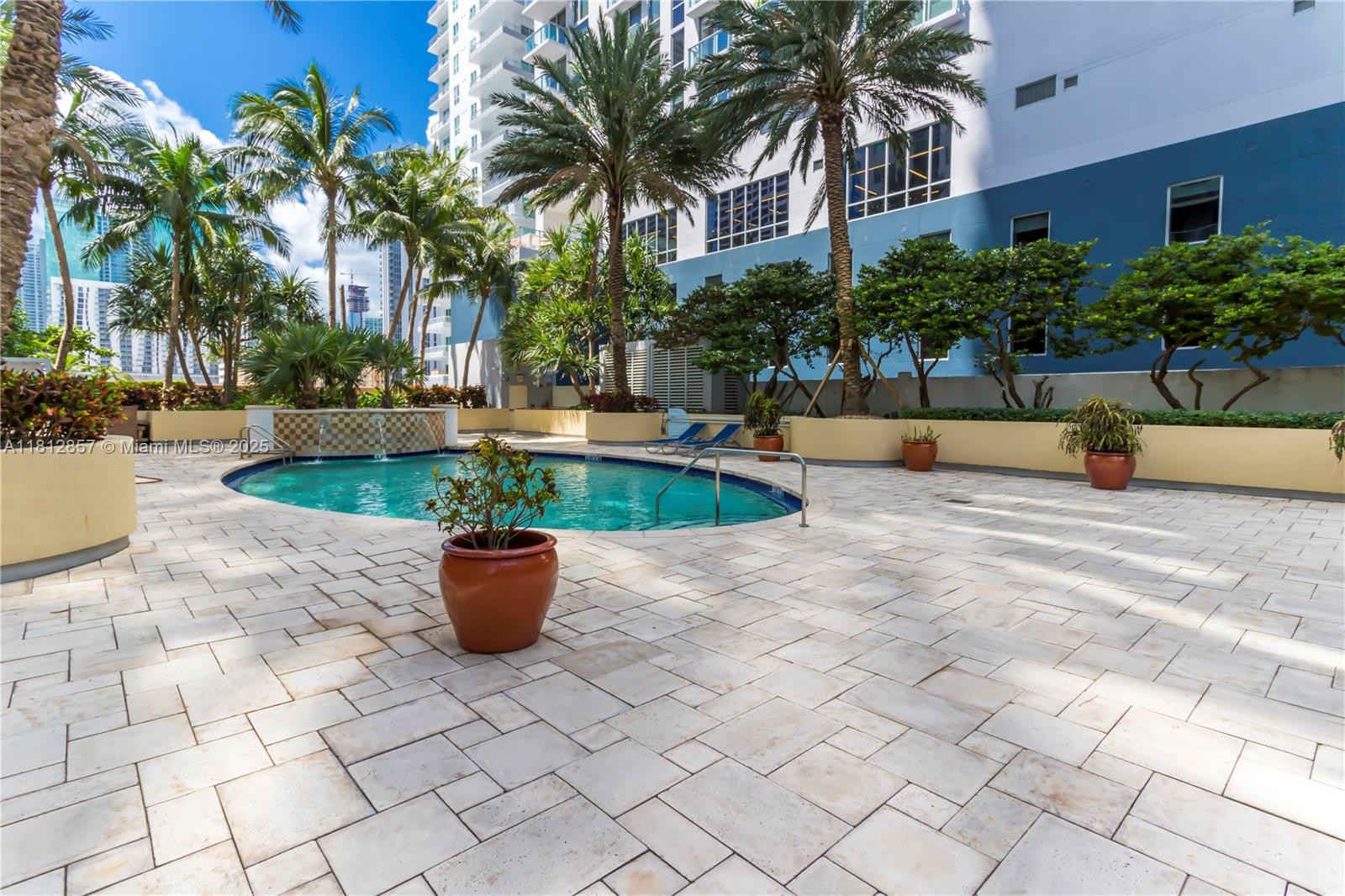 VIZCAYNE SOUTH CONDO - Residential