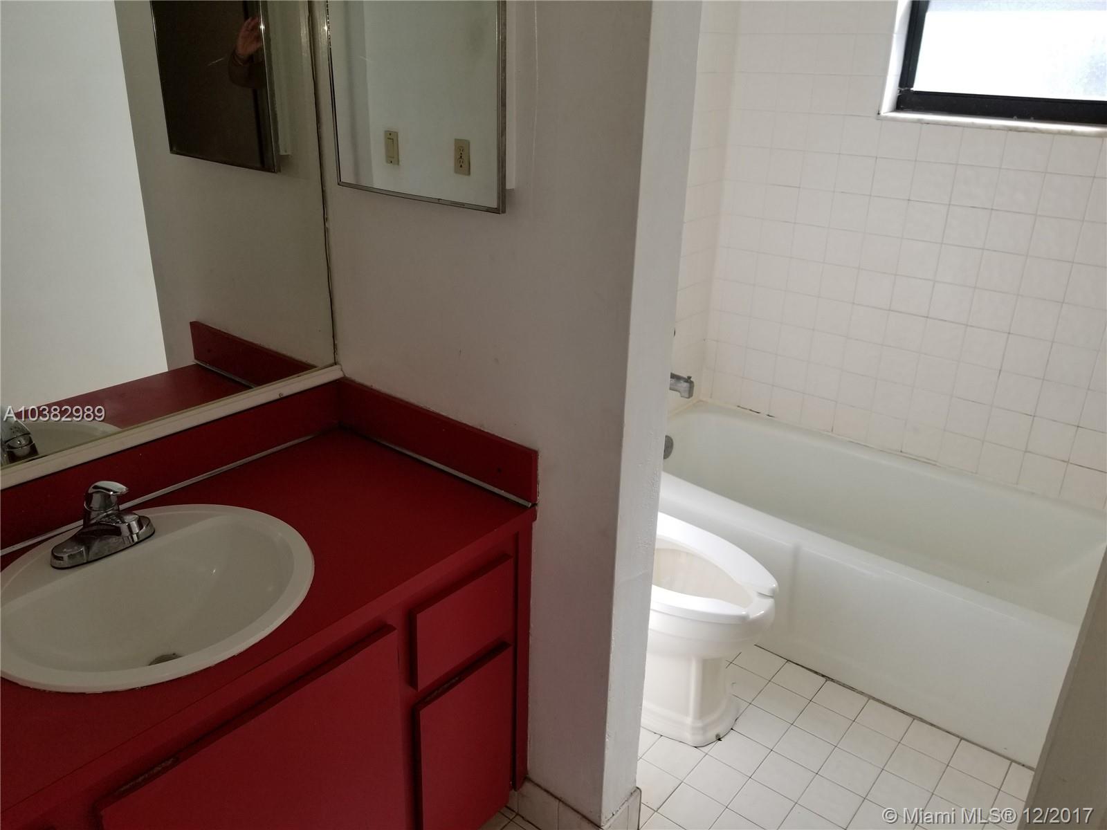 Woodscape Twnhms Condo - Residential Lease