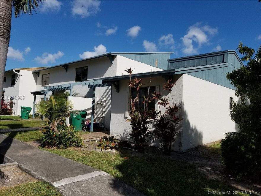 BRIGHT AND SPACIOUS 2 BEDROOM TOWNHOUSE VILLA IN MIRAMAR. COMMUNITY IS LOCATED BETWEEN I95 AND TURNPIKE.. GREAT LOCATION OFF OF COUNTY LINE RD.. WASHER DRYER IN UNIT, CORNER UNIT WITH YARD SPACE.