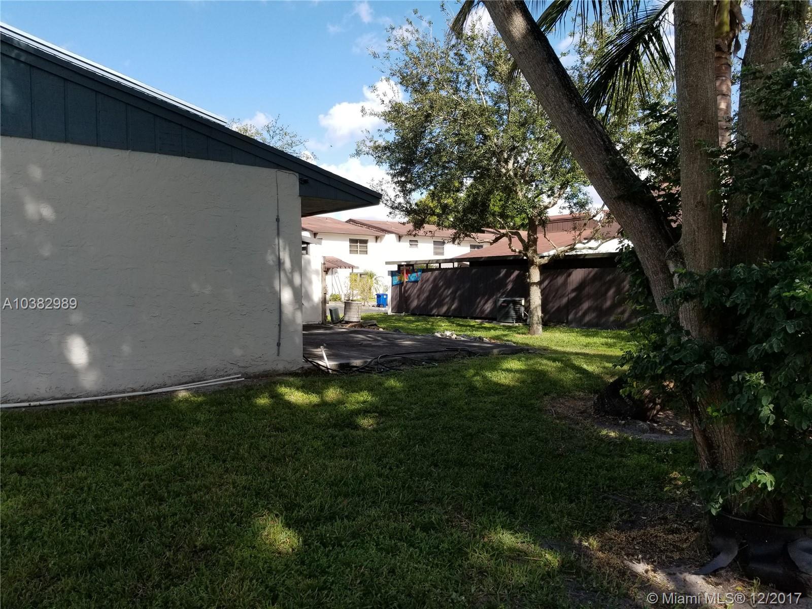 Woodscape Twnhms Condo - Residential Lease