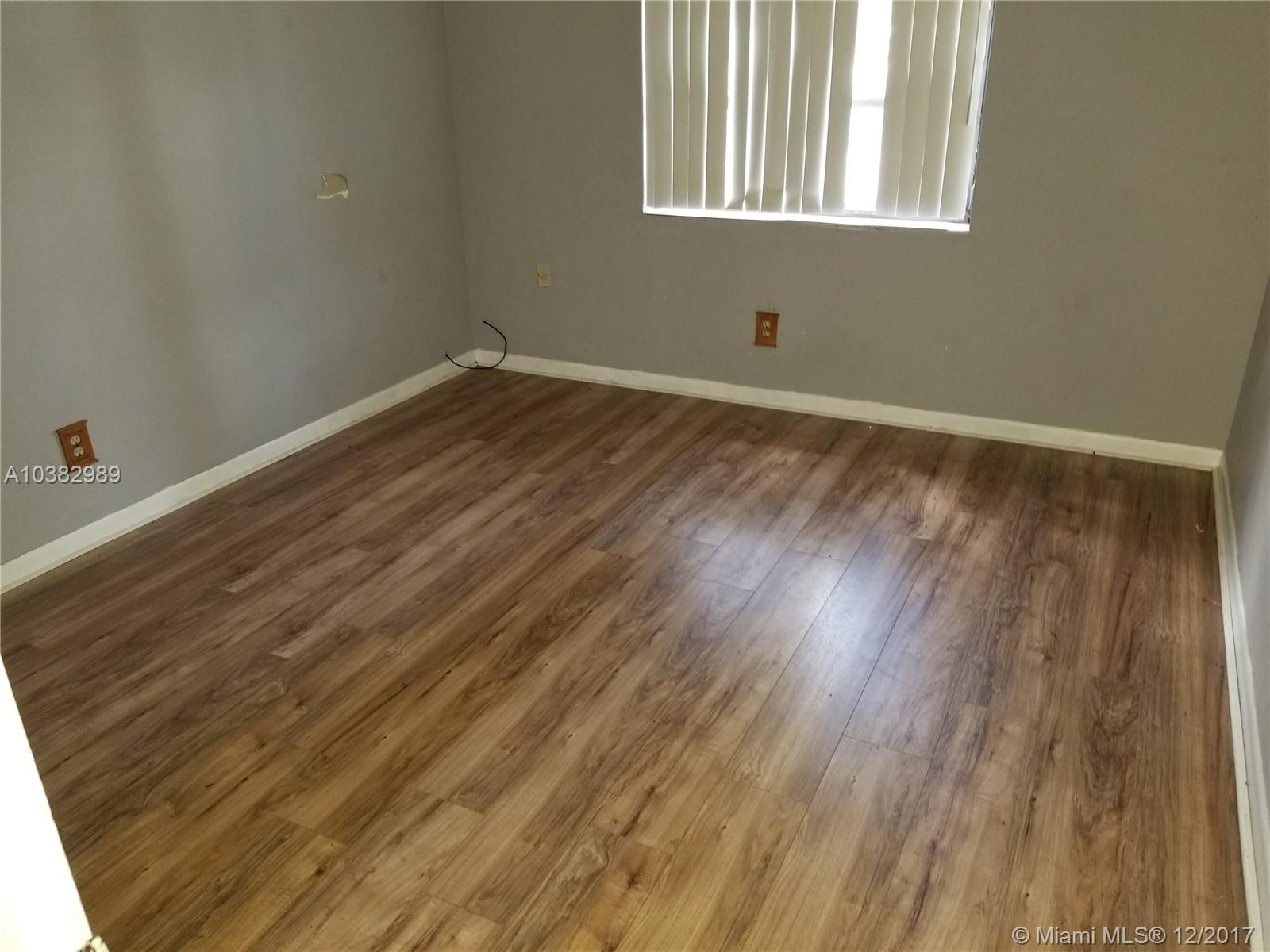 Woodscape Twnhms Condo - Residential Lease