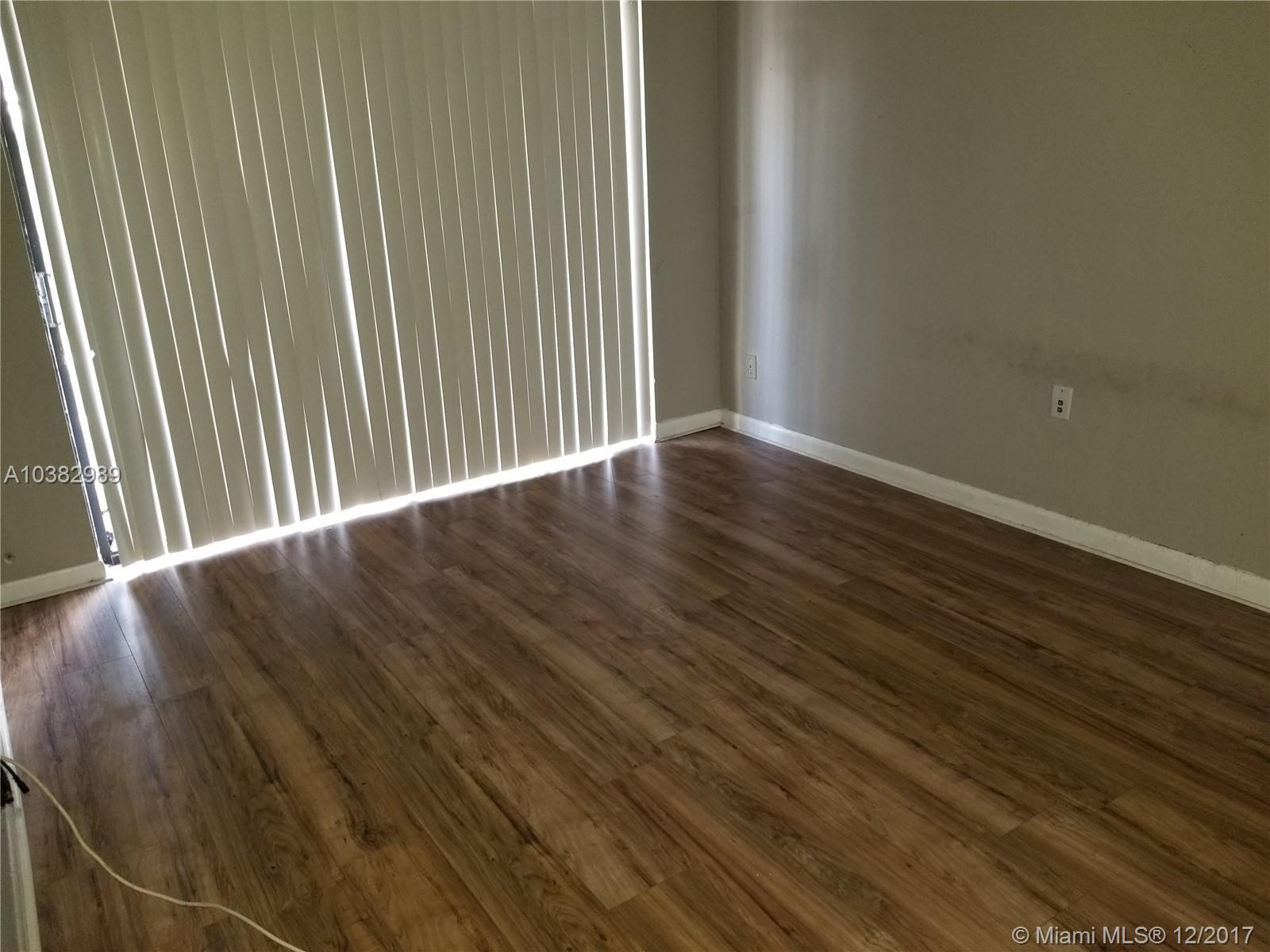 Woodscape Twnhms Condo - Residential Lease