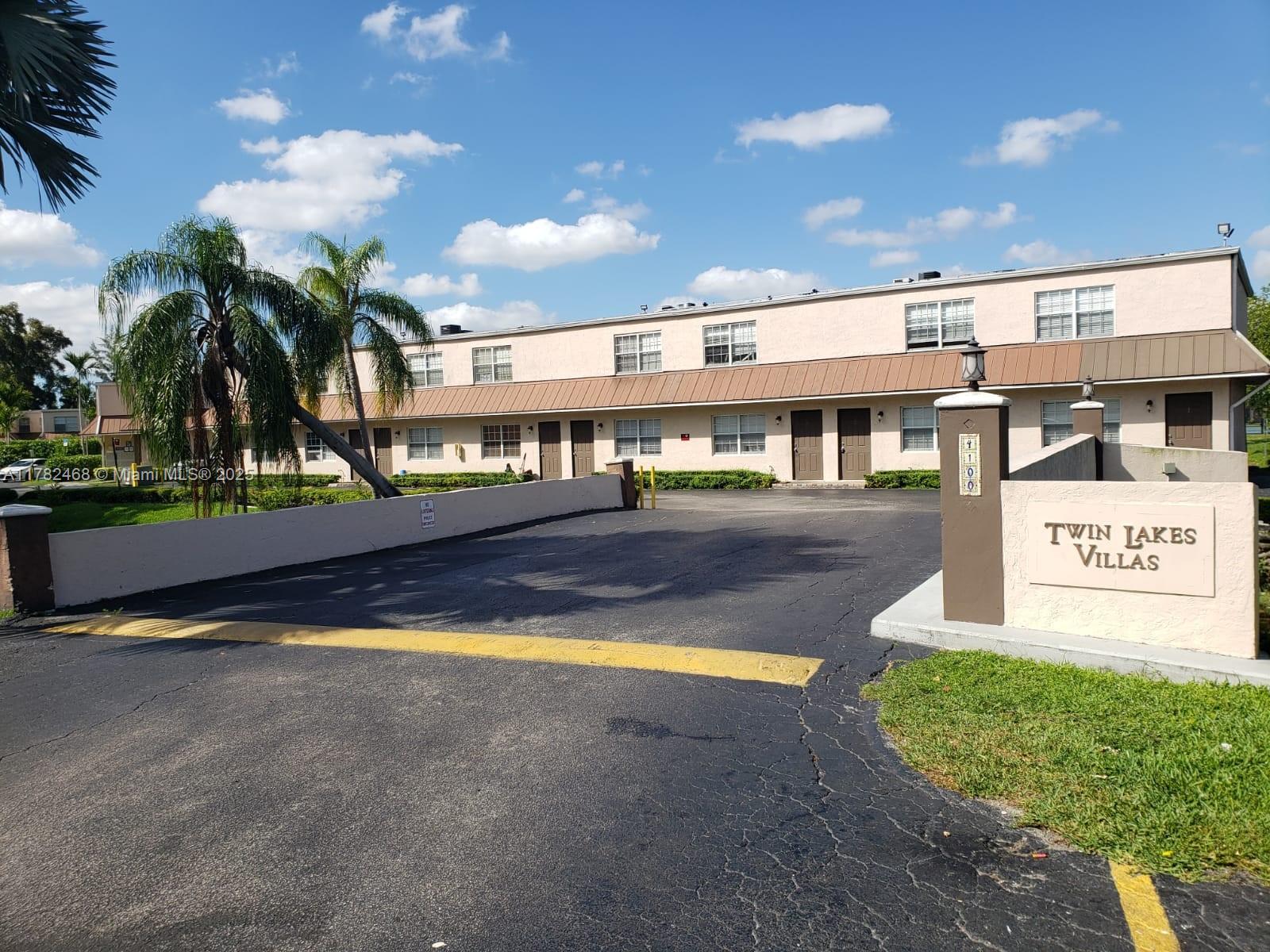 Rental Property at 4100 Nw 16th Ave 2, Oakland Park, Miami-Dade County, Florida - Bedrooms: 2 
Bathrooms: 2  - $2,200 MO.
