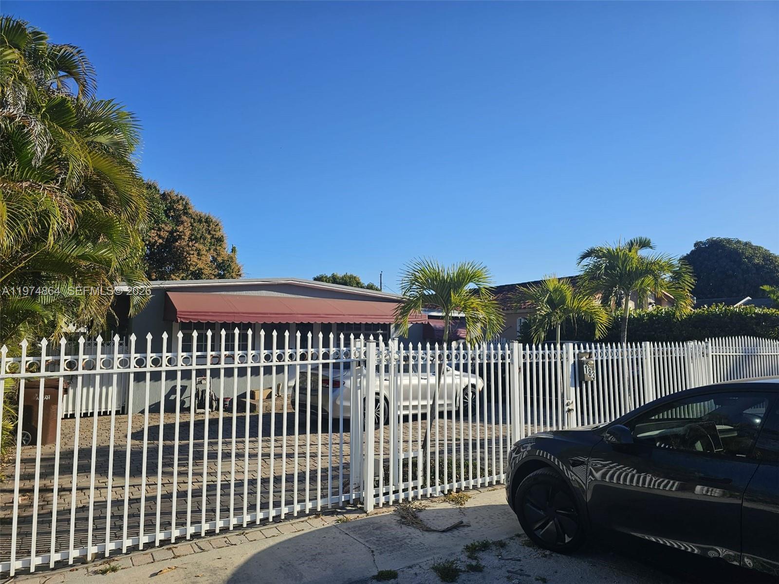 View photos, virtual tours, details... 183 E 44th St