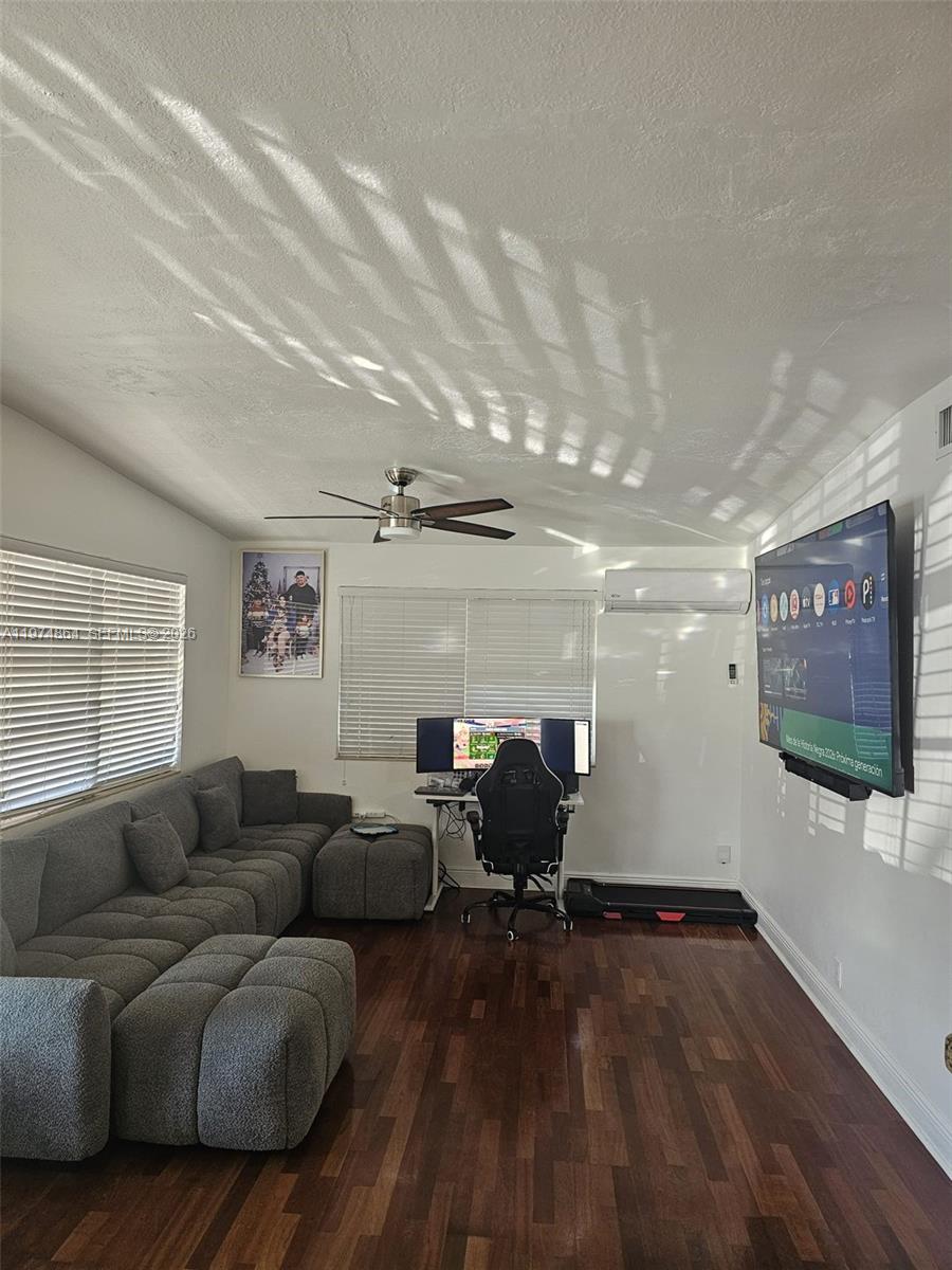 SUB OF PB 7-113 - Residential