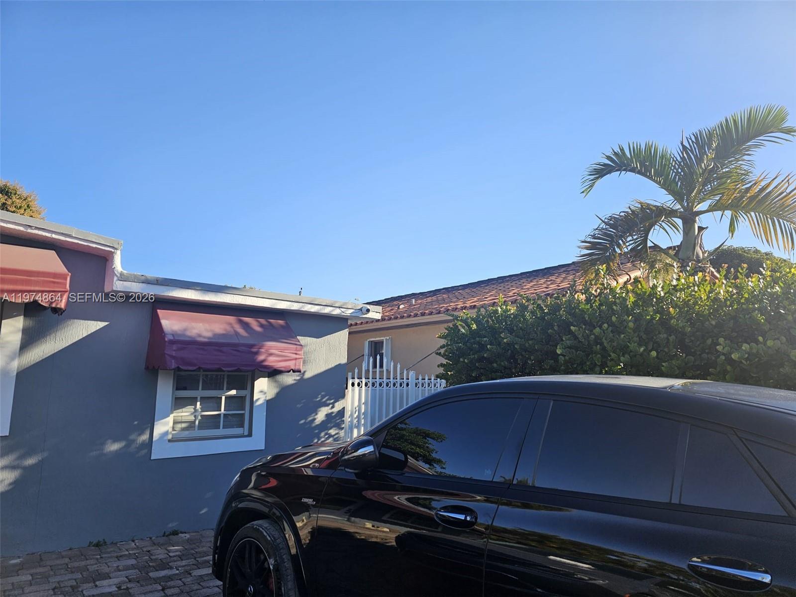 View photos, virtual tours, details... 183 E 44th St