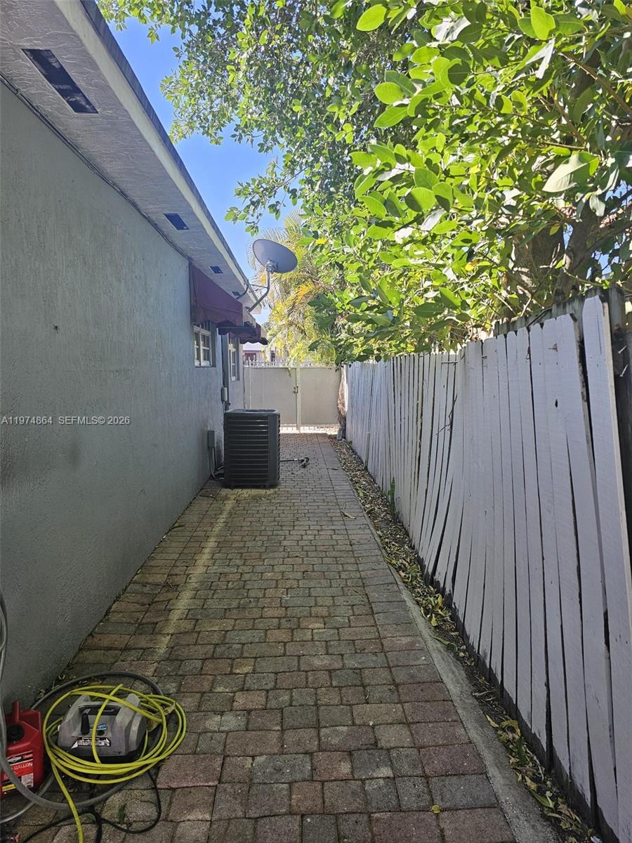 View photos, virtual tours, details... 183 E 44th St