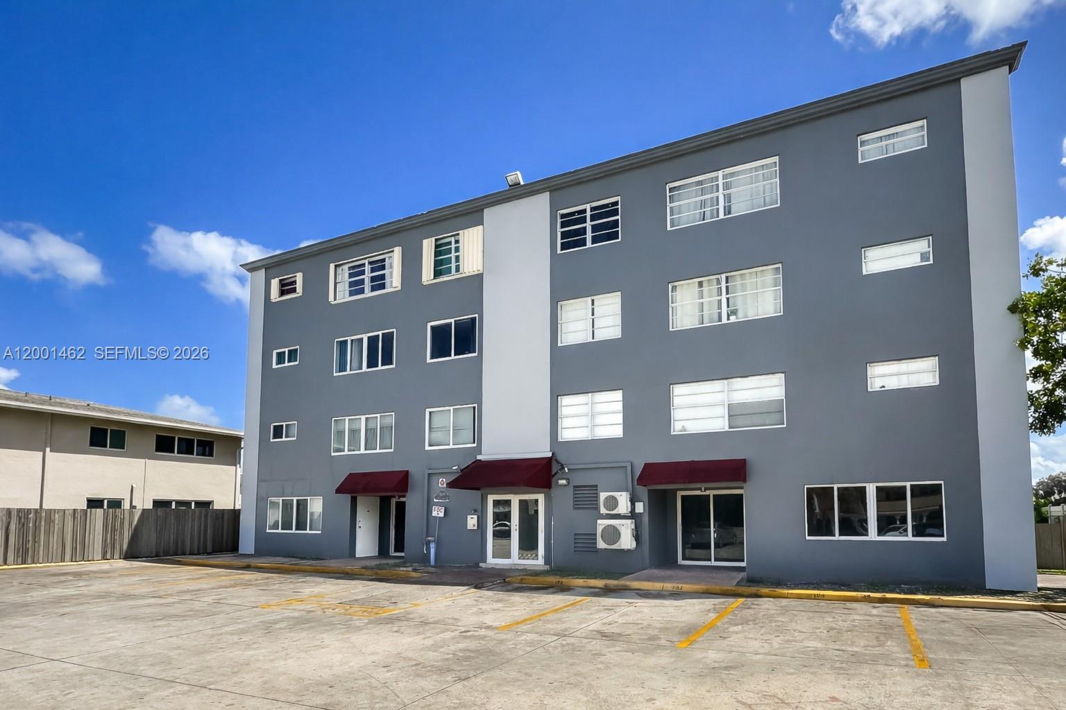 1060 Crystal Lake Dr 401