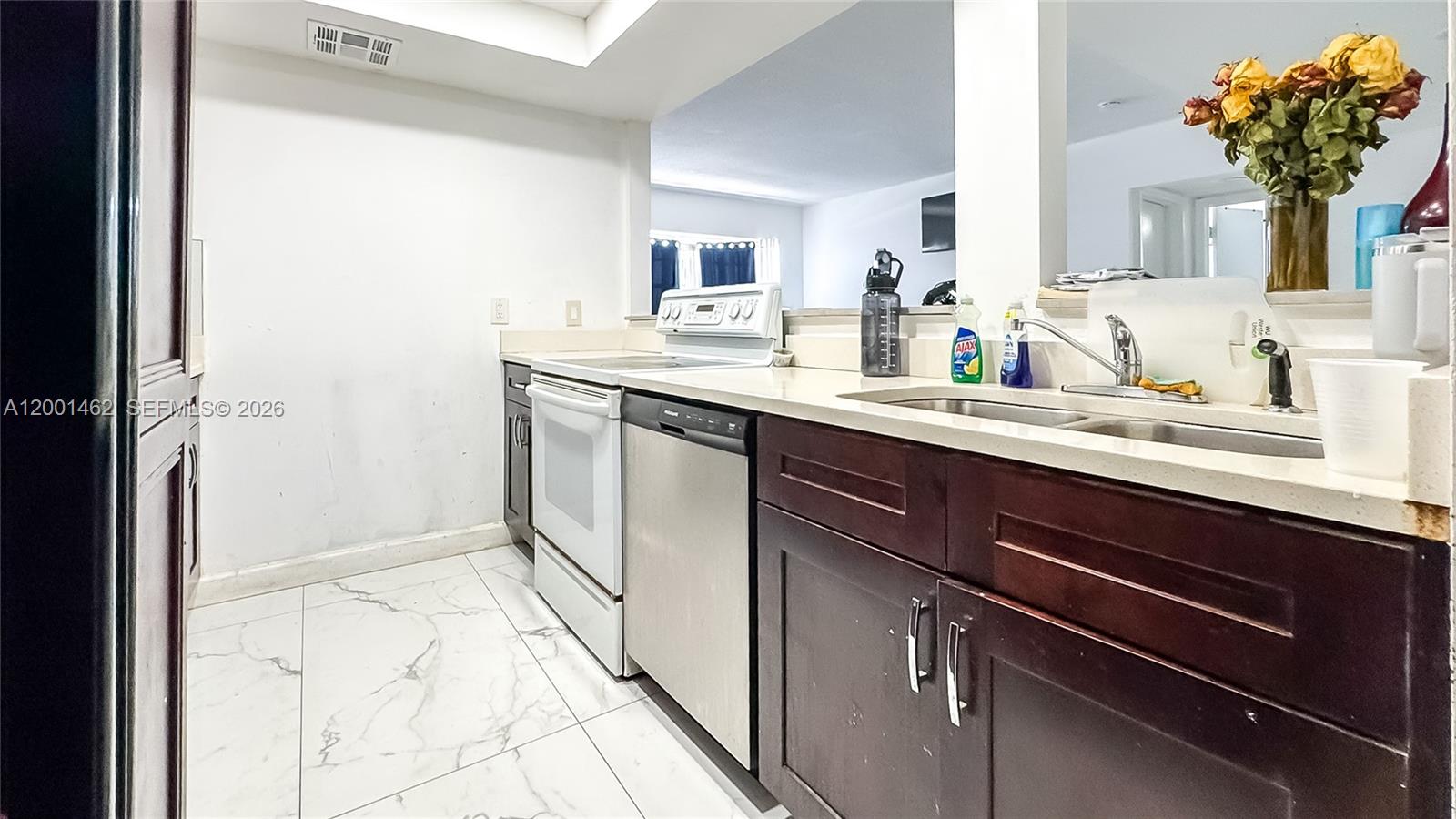 1060 Crystal Lake Dr 401