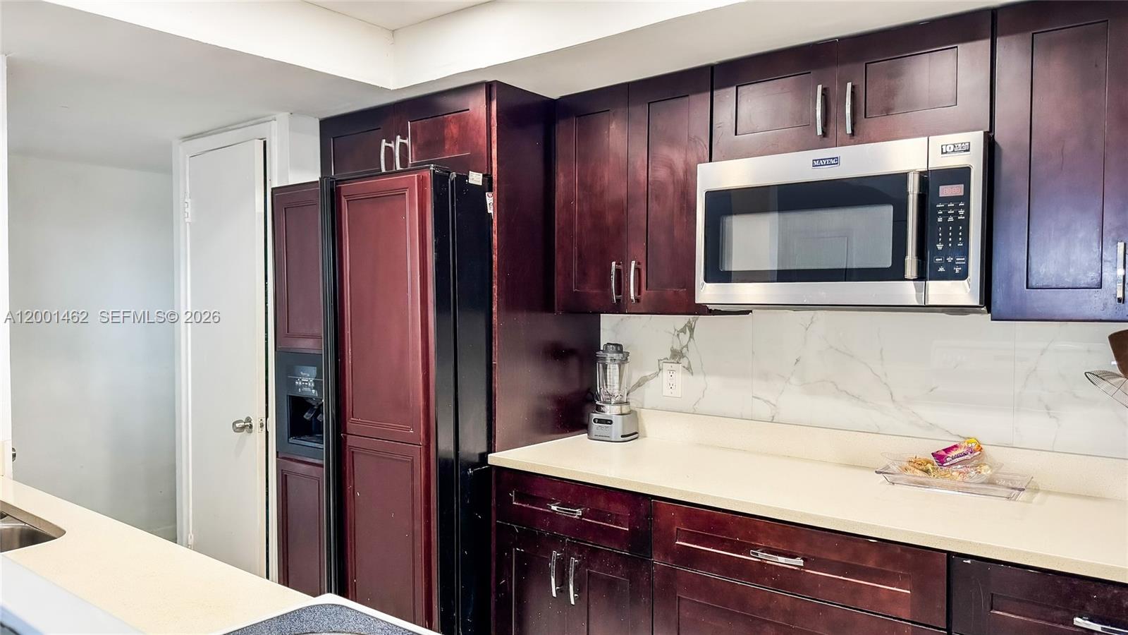 1060 Crystal Lake Dr 401