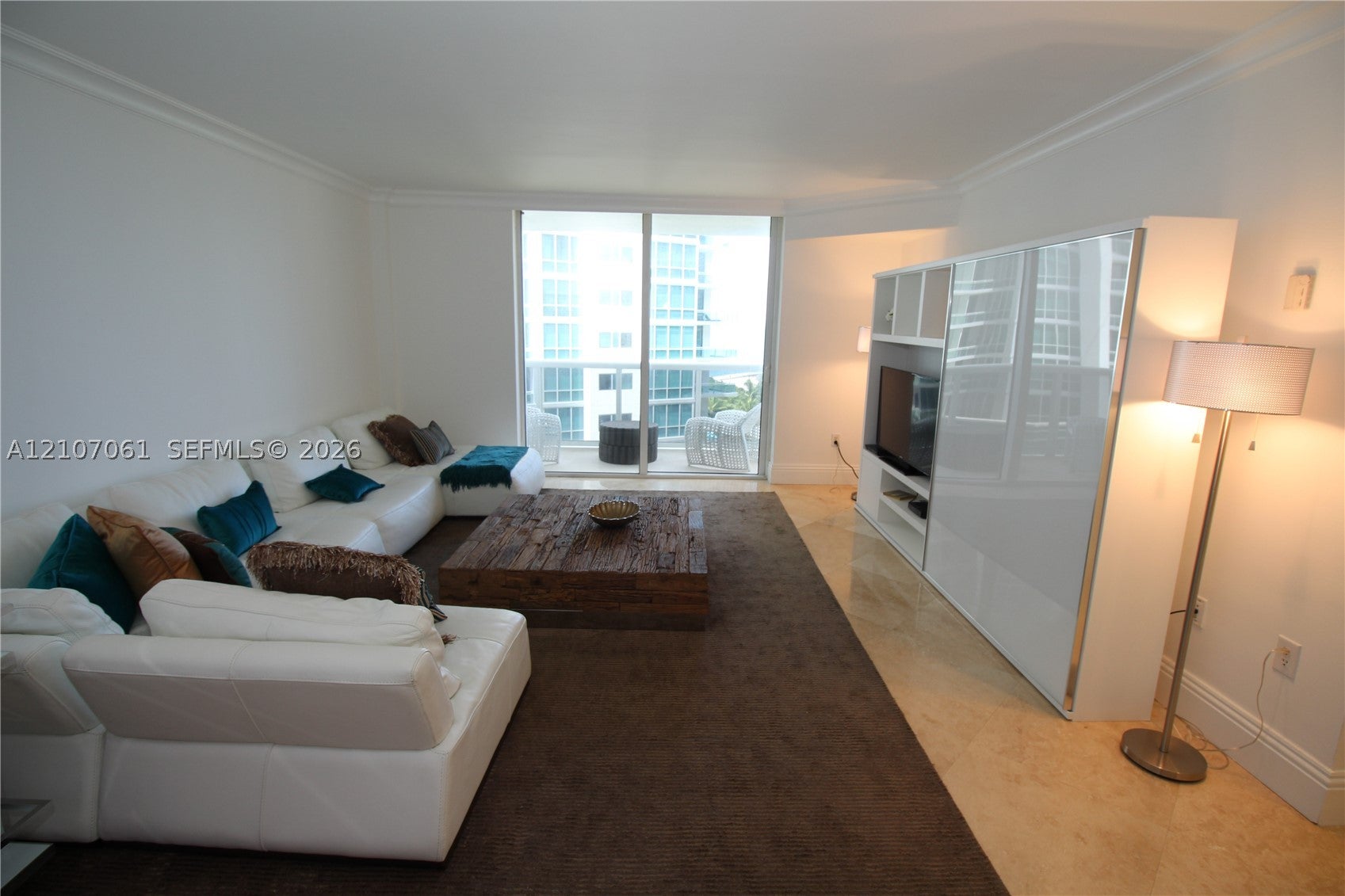 10275 Collins Ave 833