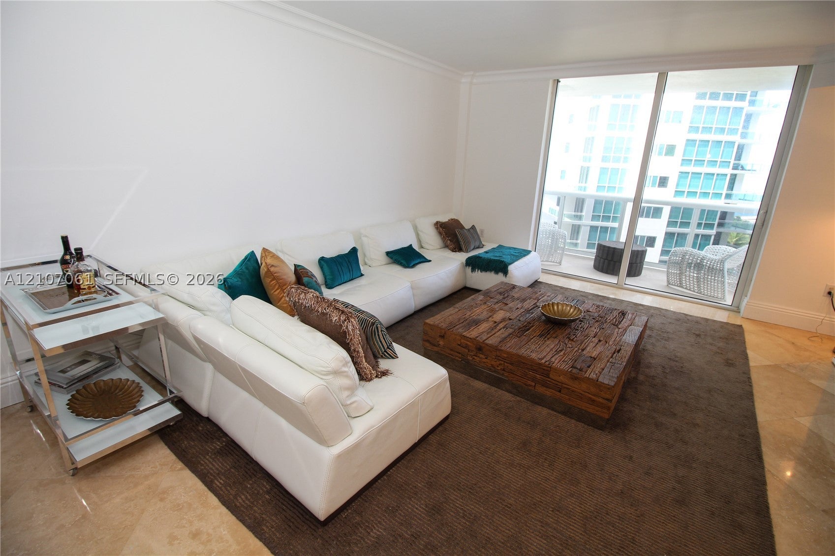 10275 Collins Ave 833