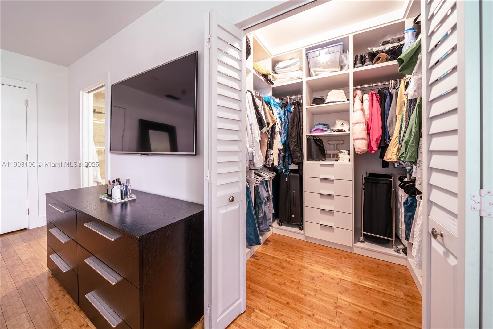 OYSTER COVE TOWNHOUSES - Residential