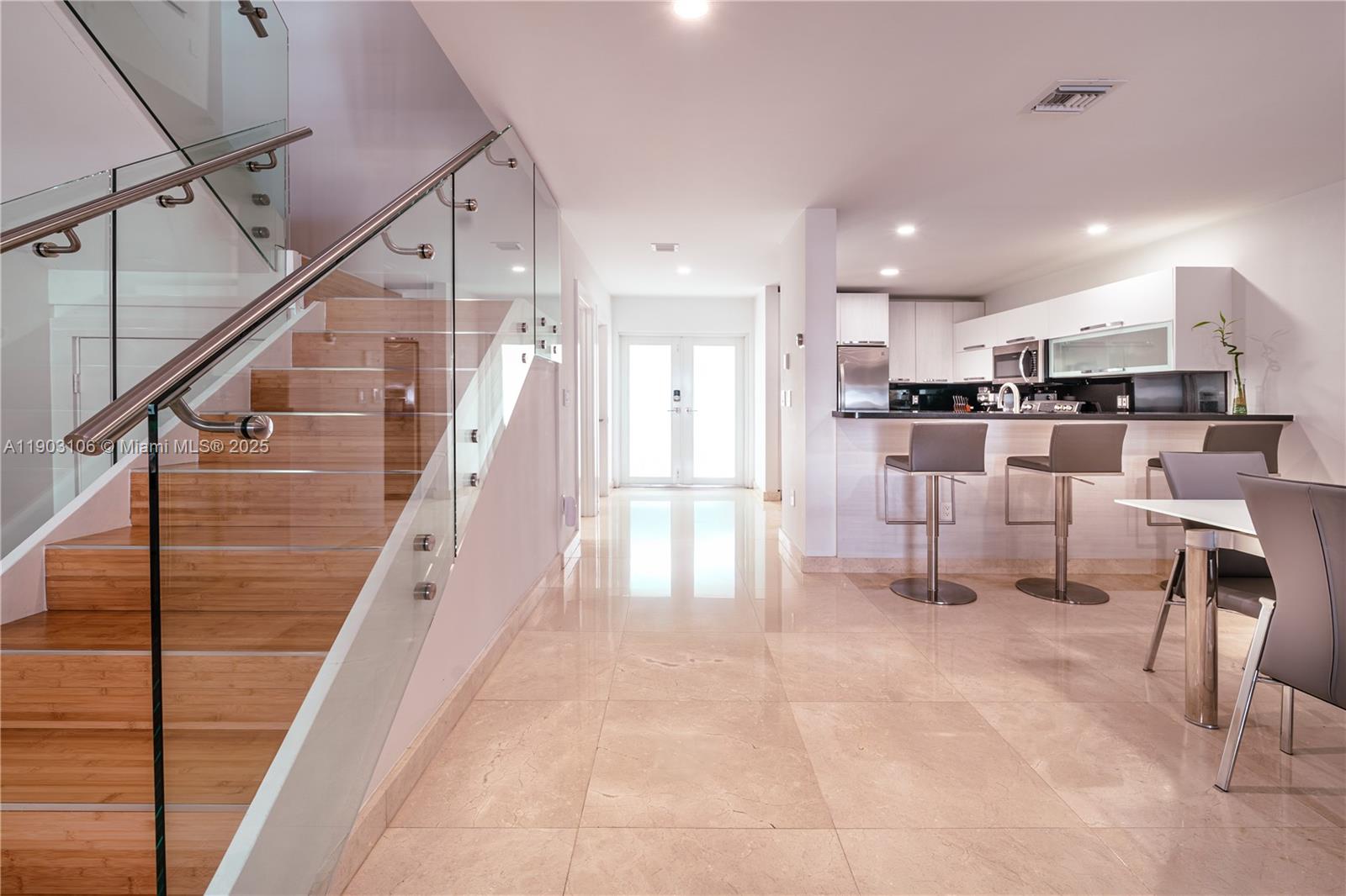 OYSTER COVE TOWNHOUSES - Residential