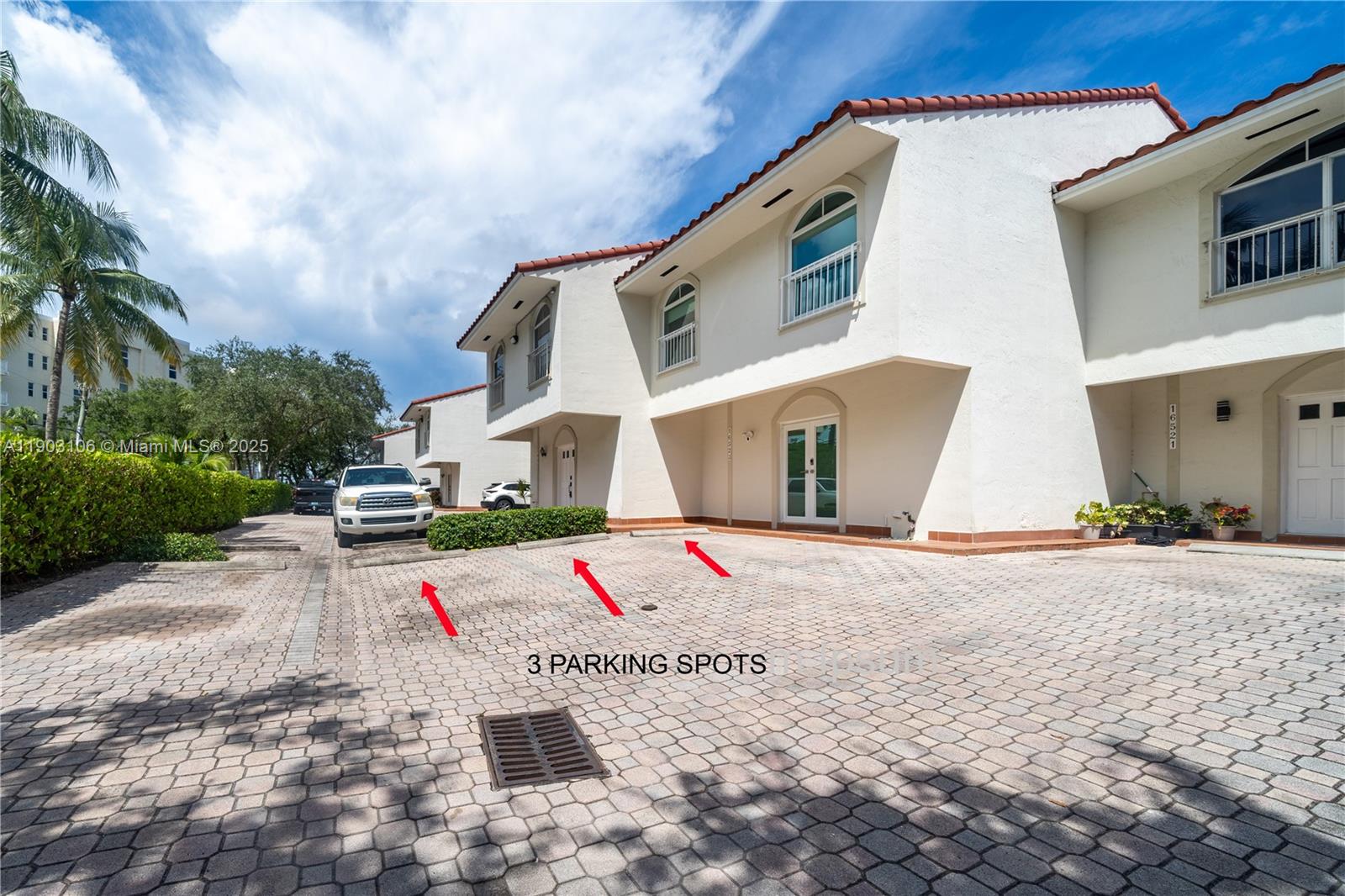 OYSTER COVE TOWNHOUSES - Residential