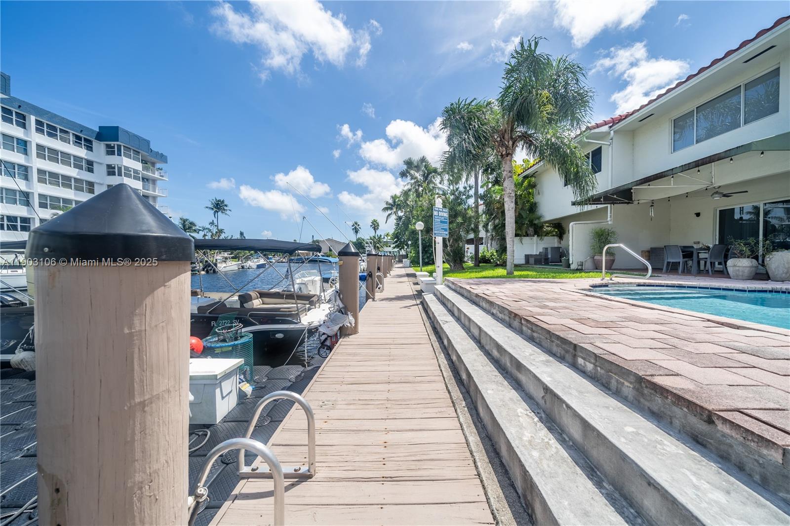 OYSTER COVE TOWNHOUSES - Residential