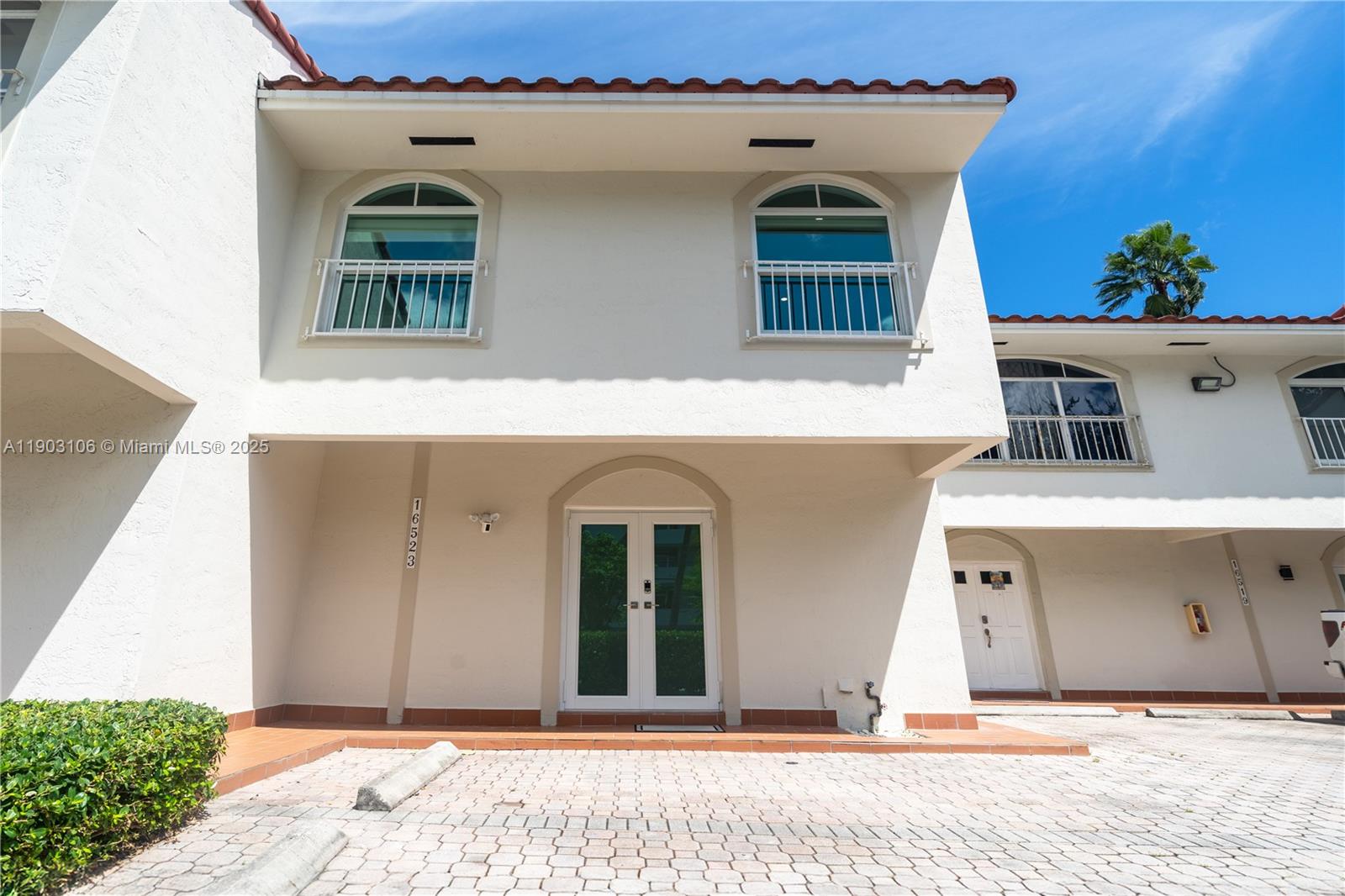 OYSTER COVE TOWNHOUSES - Residential