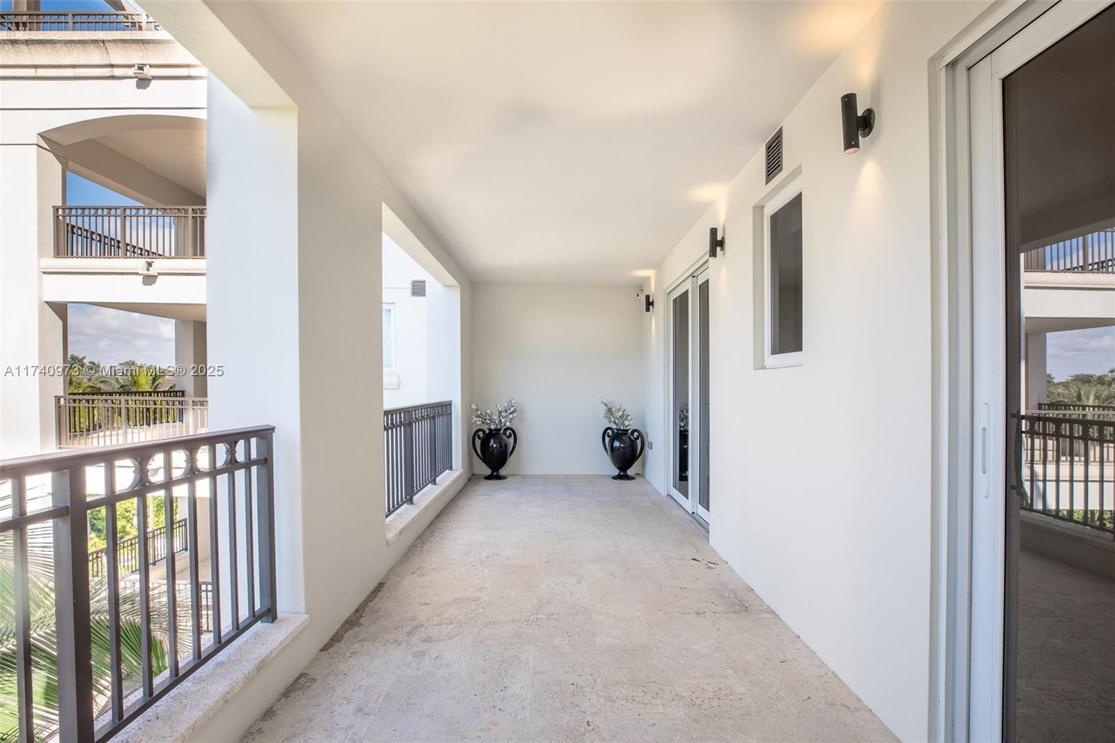 RESIDENCES AT VIZCAYA CON - Residential