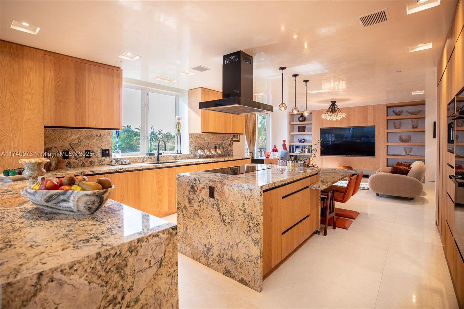 3535 Hiawatha Ave 403