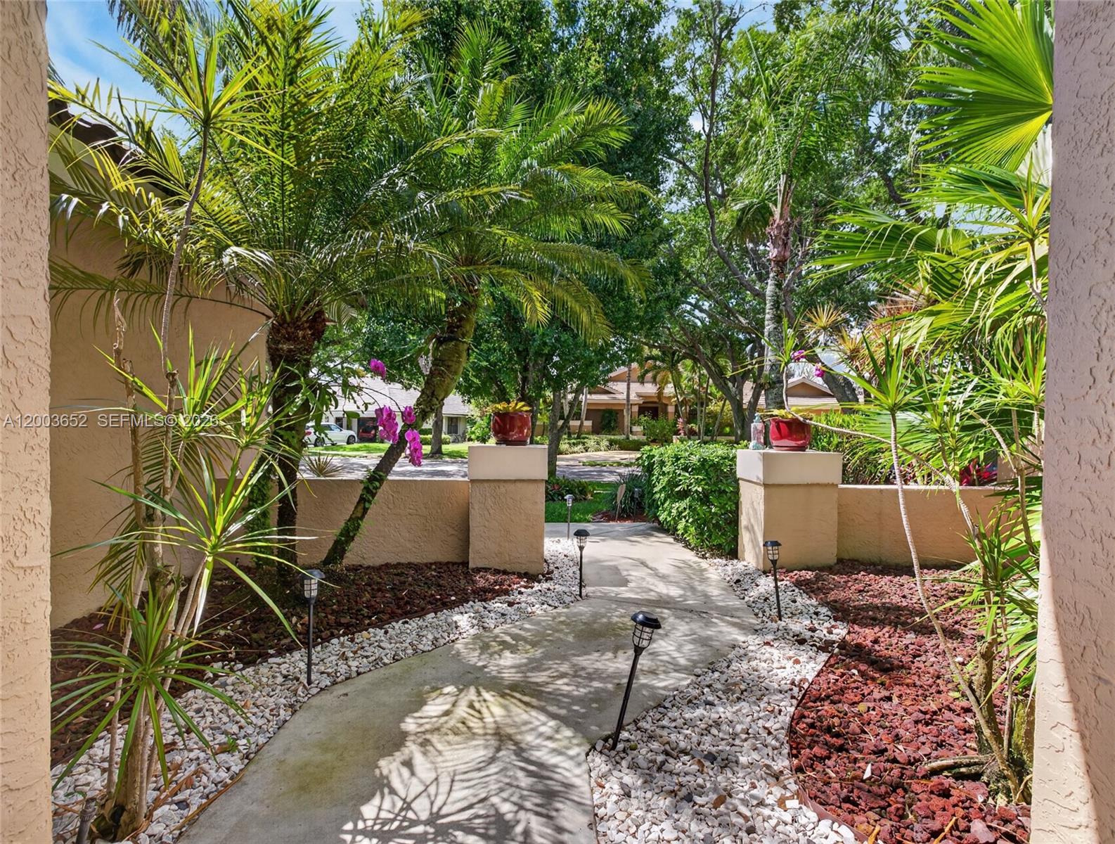 COUNTRY ISLES - Residential