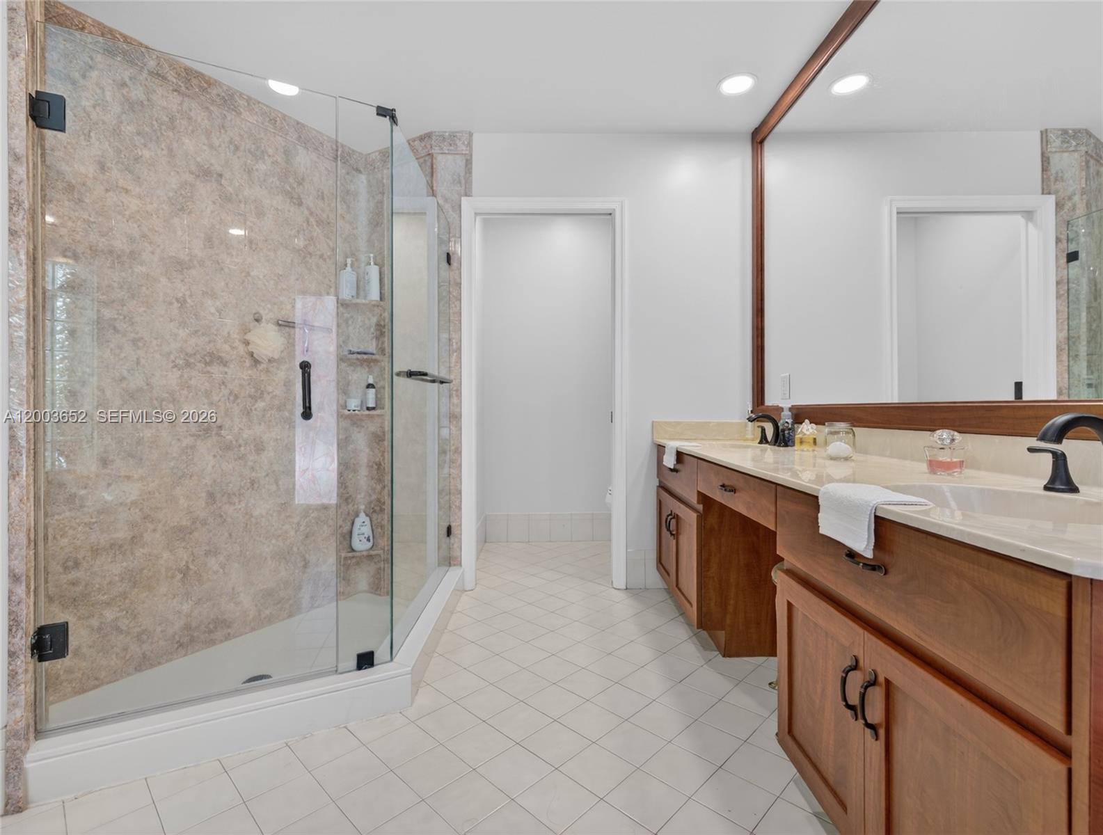 COUNTRY ISLES - Residential